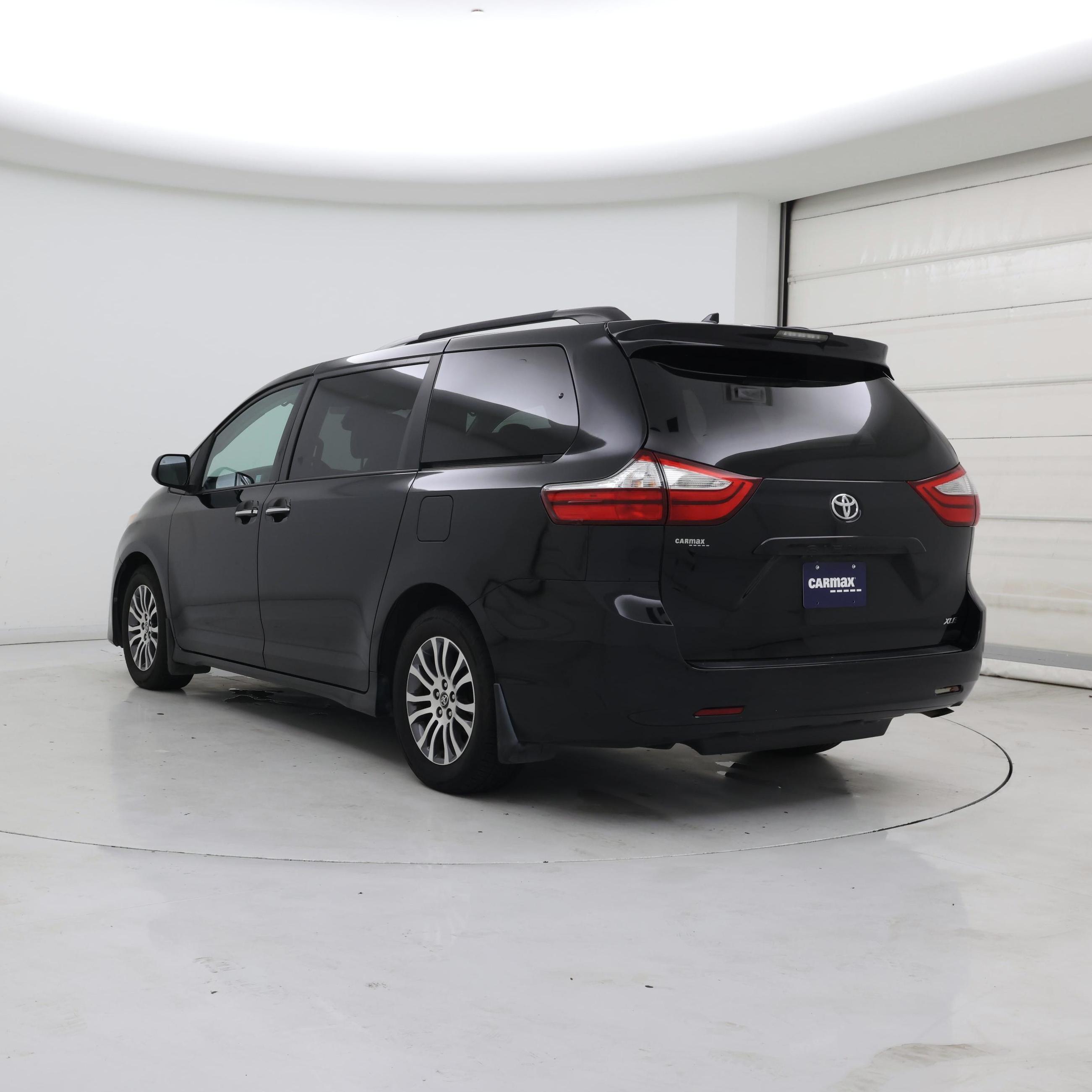 Thumbnail: 2019 Toyota Sienna - 2