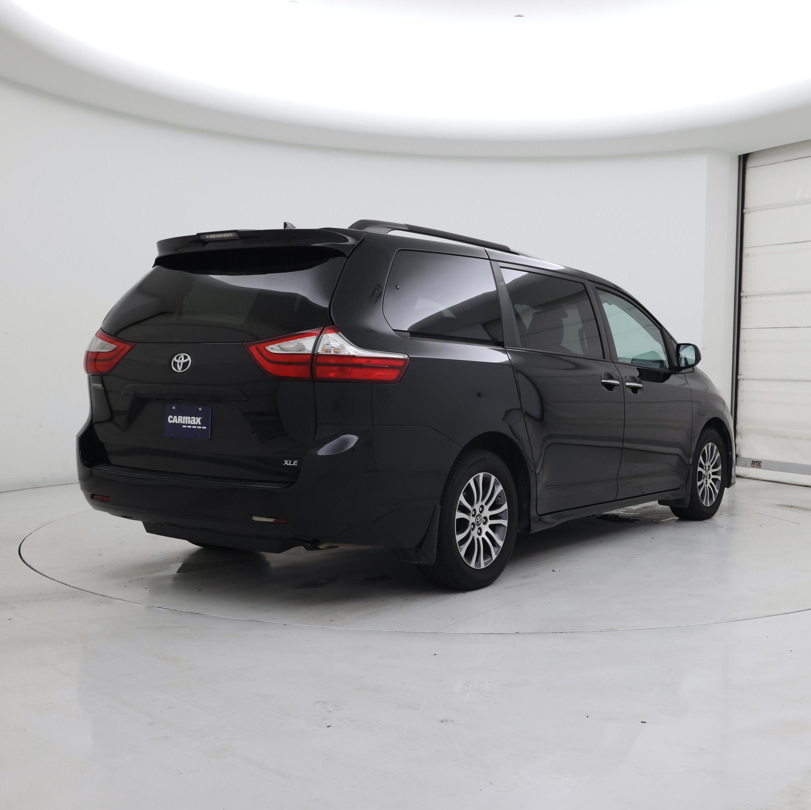 Thumbnail: 2019 Toyota Sienna - 8