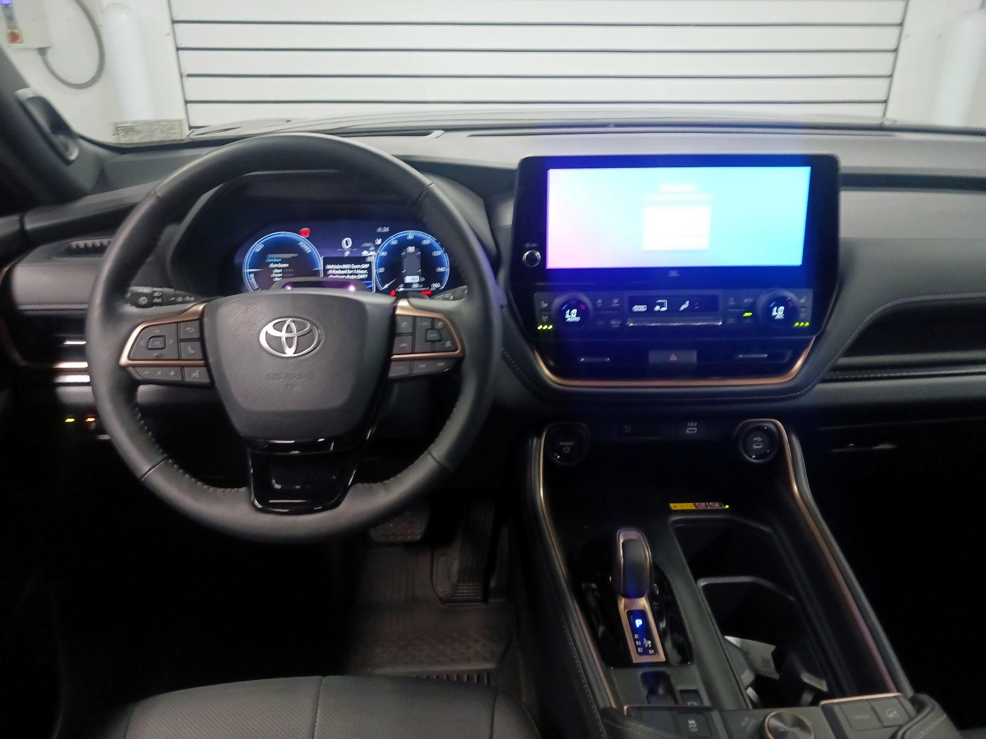 Thumbnail: 2026 Toyota Highlander - 9