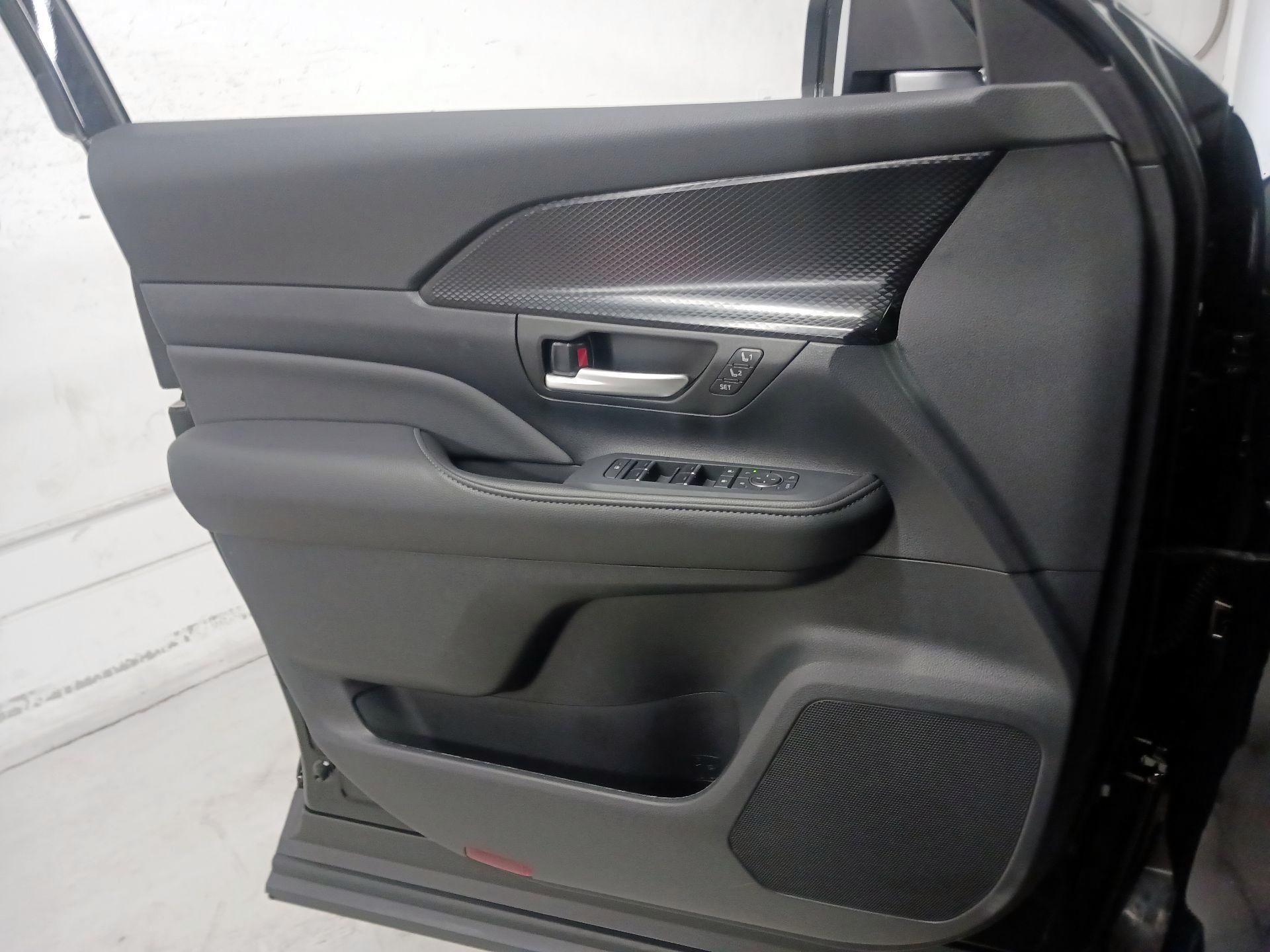 Thumbnail: 2026 Toyota Highlander - 12