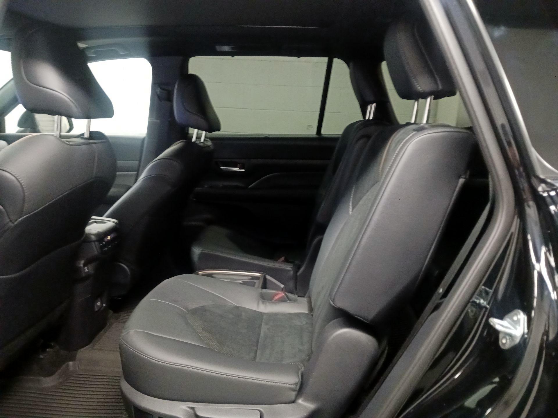 Thumbnail: 2026 Toyota Highlander - 17