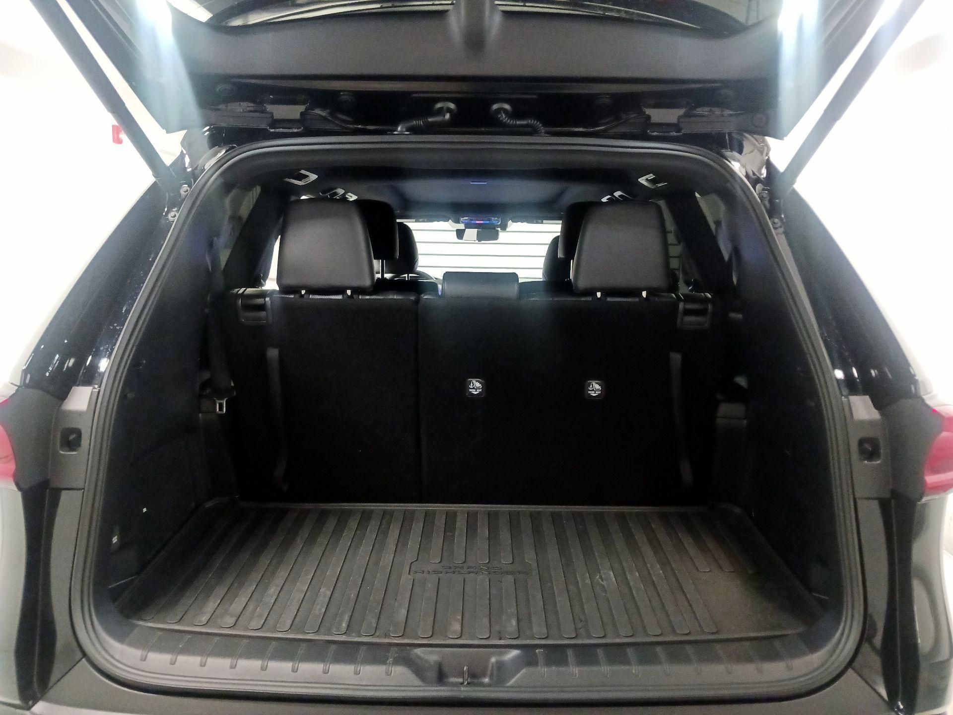 Thumbnail: 2026 Toyota Highlander - 18