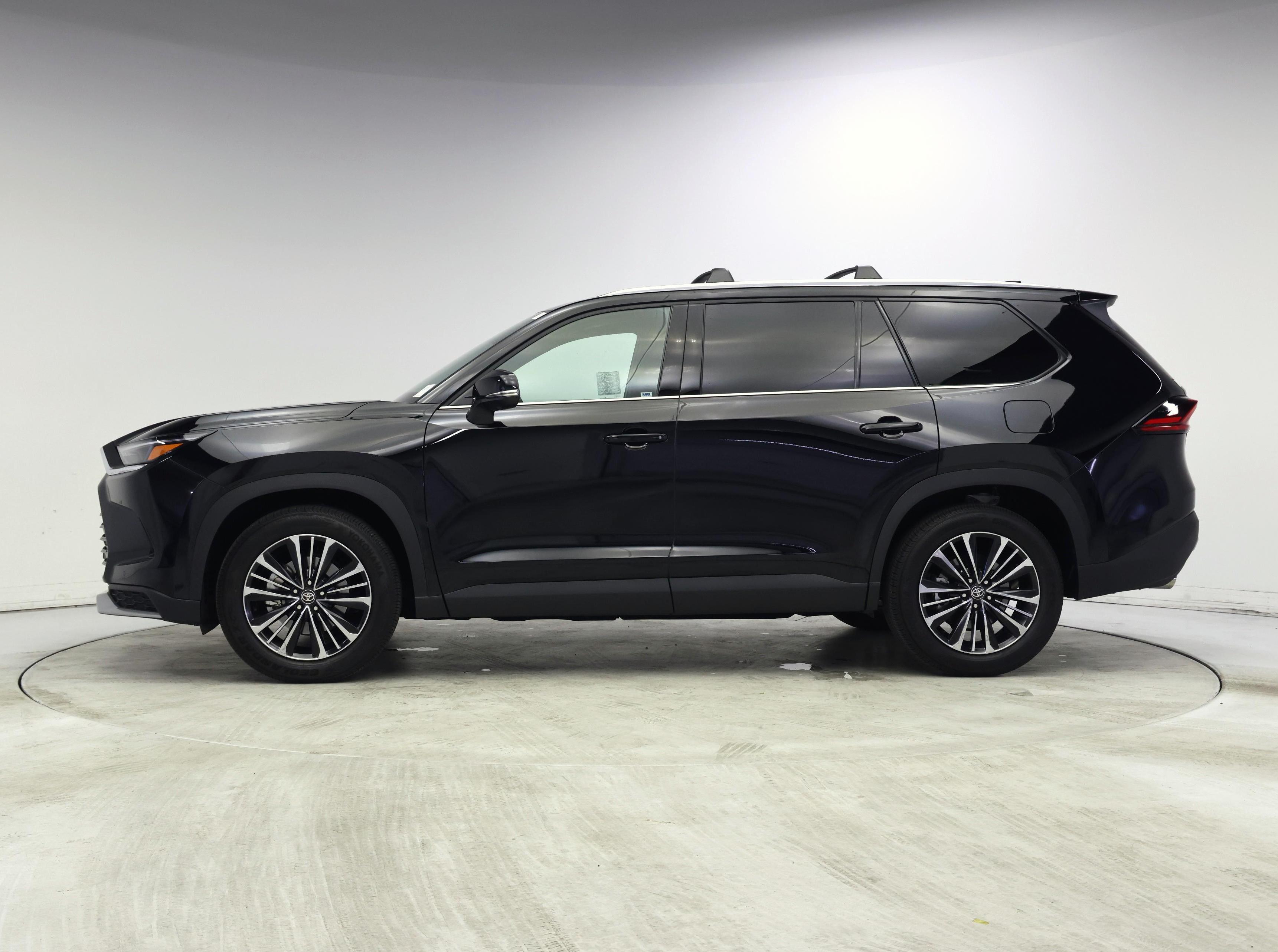 Thumbnail: 2026 Toyota Highlander - 3