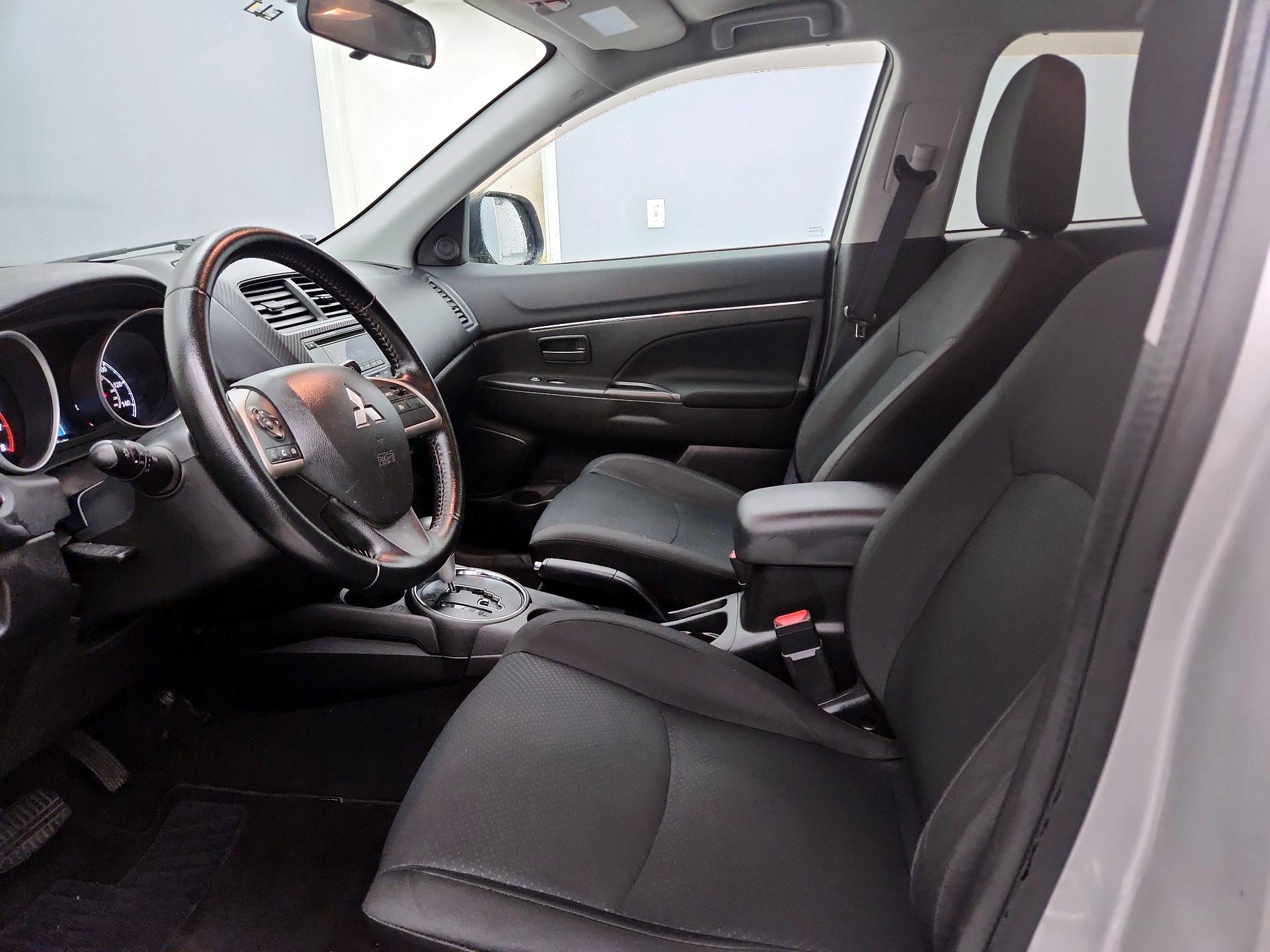 Thumbnail: 2015 Mitsubishi Outlander Sport - 11