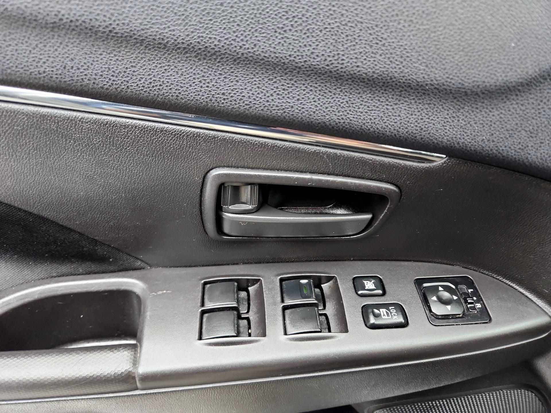Thumbnail: 2015 Mitsubishi Outlander Sport - 12