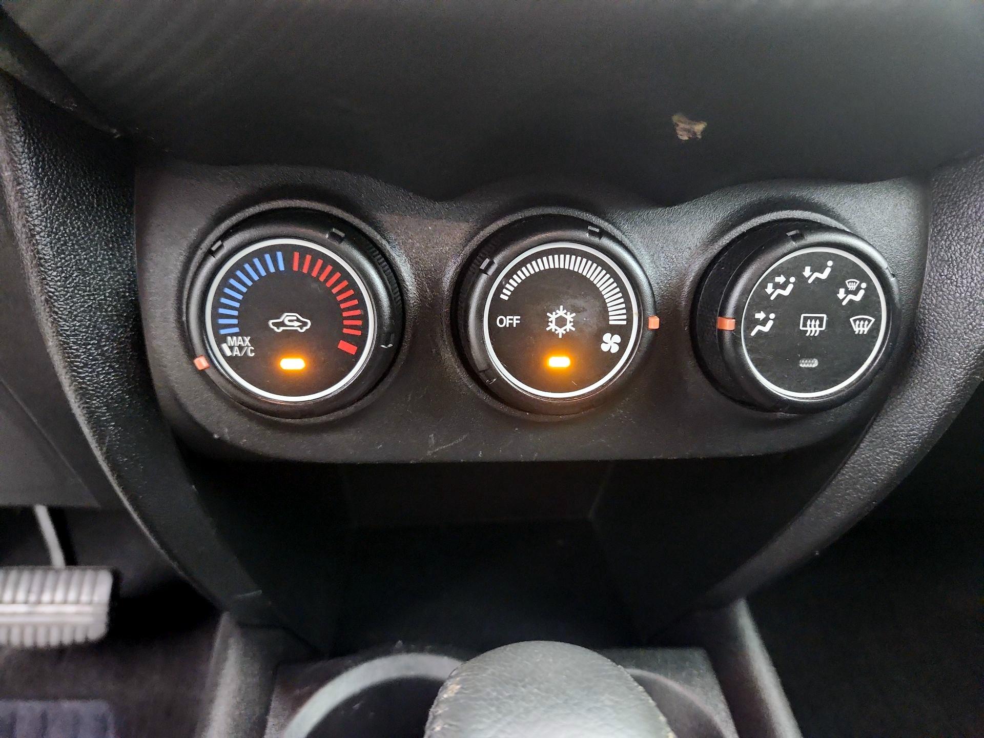 Thumbnail: 2015 Mitsubishi Outlander Sport - 15