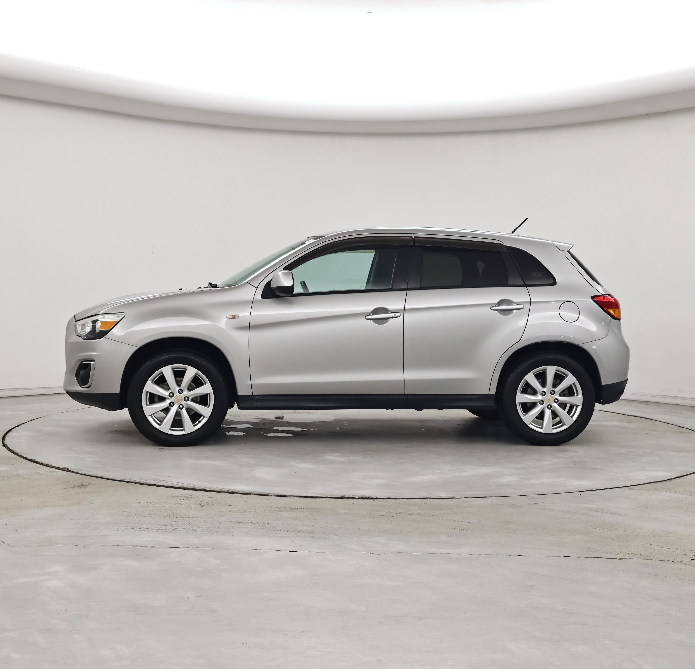 Thumbnail: 2015 Mitsubishi Outlander Sport - 3