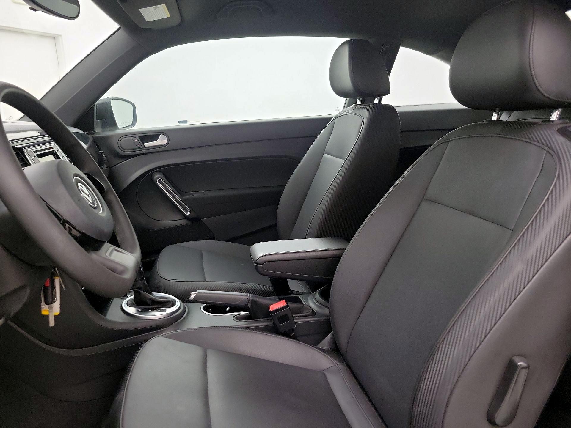 Thumbnail: 2016 Volkswagen Beetle - 11