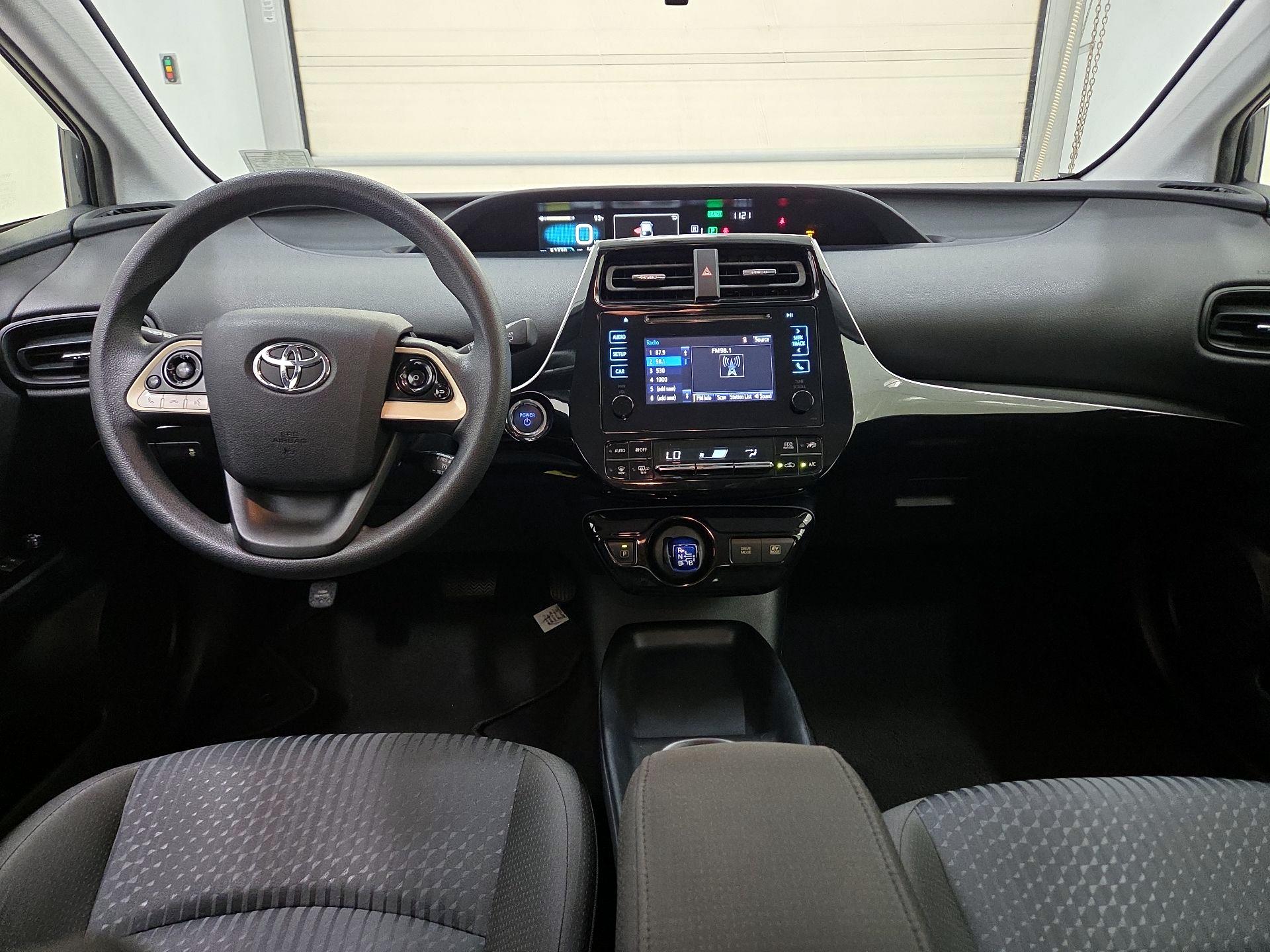 Thumbnail: 2016 Toyota Prius - 9