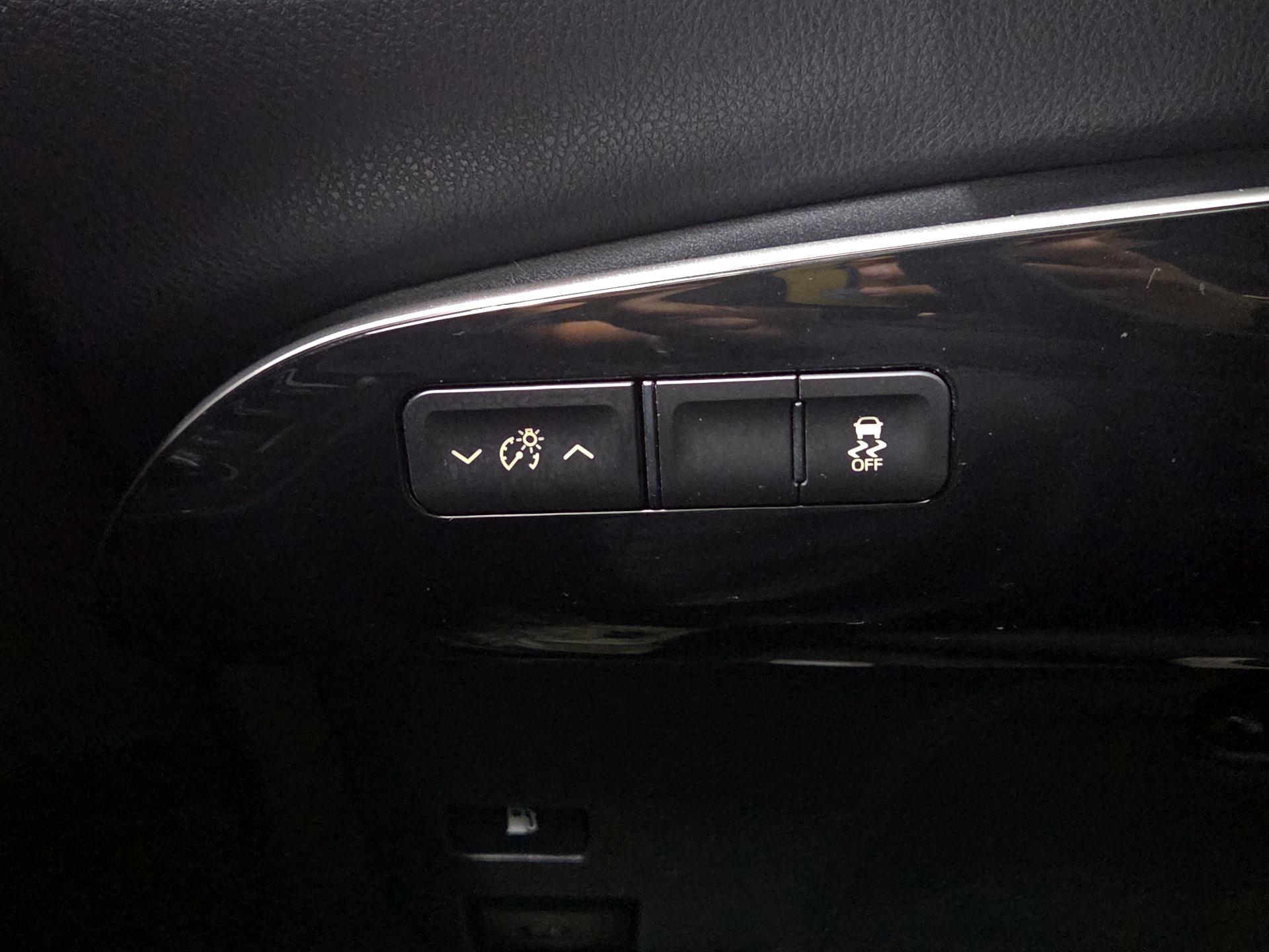 Thumbnail: 2016 Toyota Prius - 13
