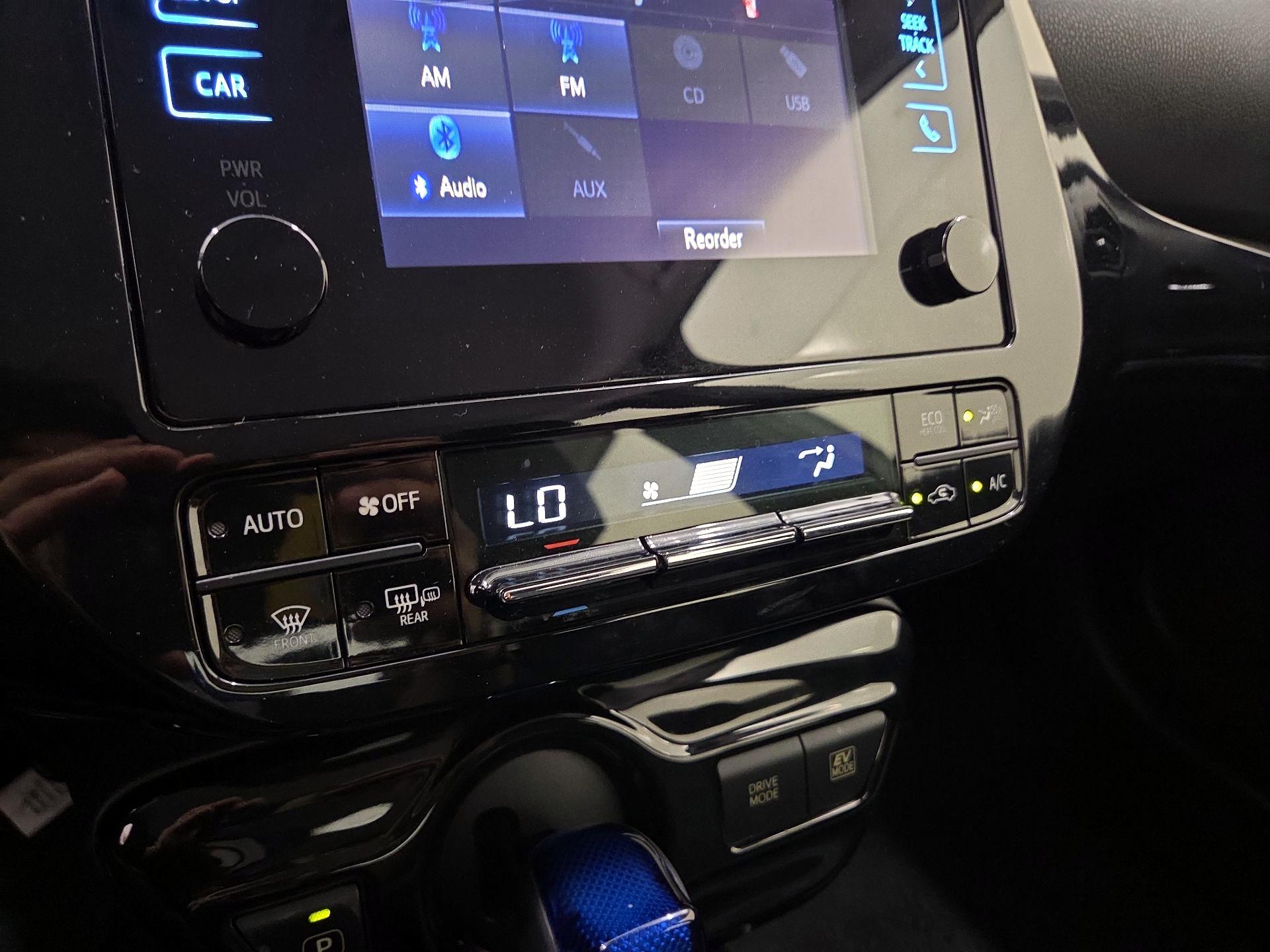 Thumbnail: 2016 Toyota Prius - 16