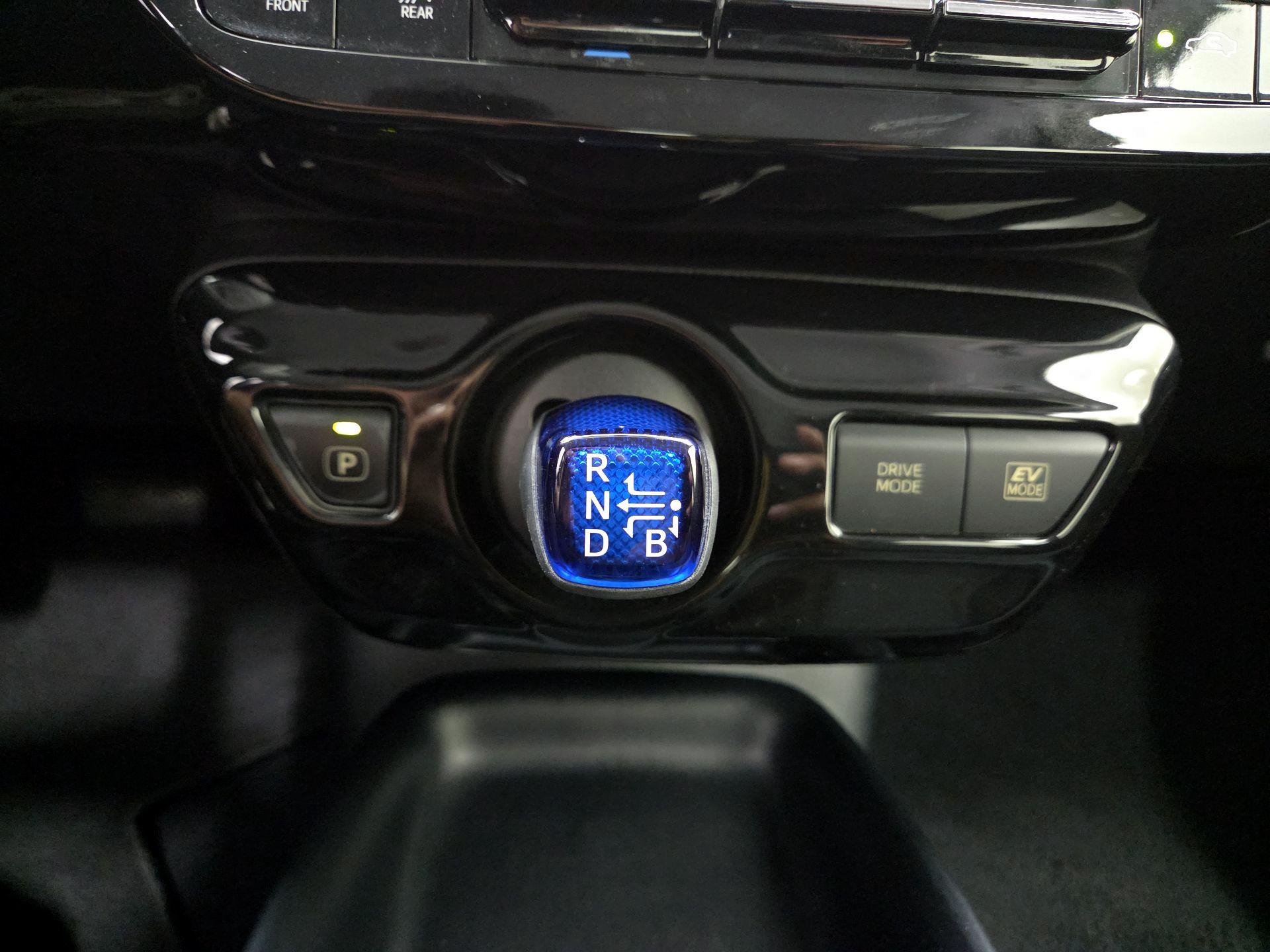 Thumbnail: 2016 Toyota Prius - 17