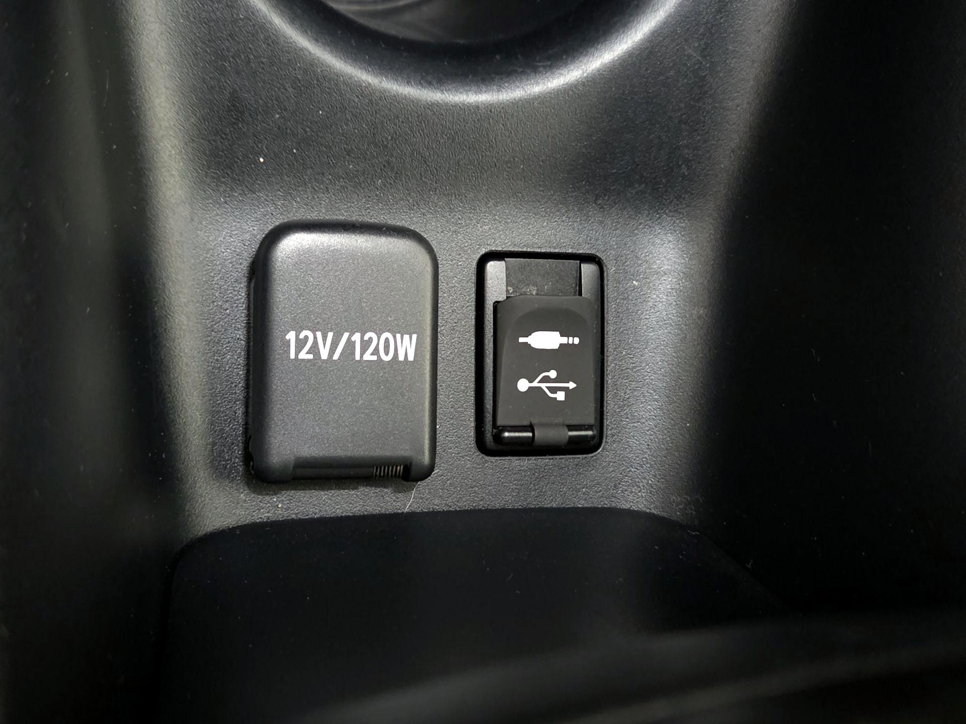 Thumbnail: 2016 Toyota Prius - 18