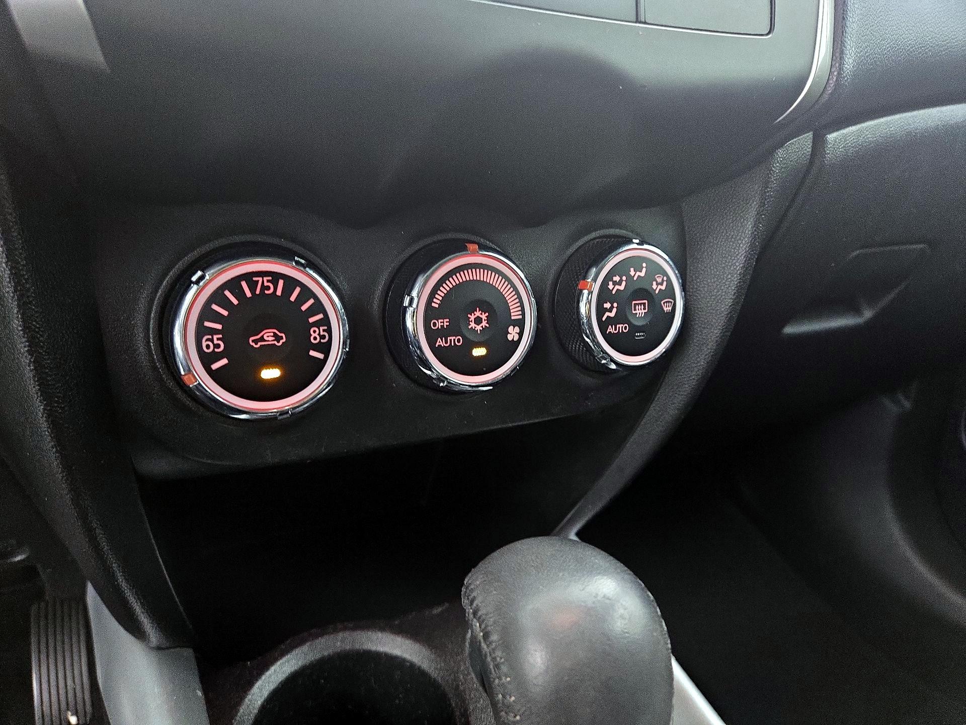 Thumbnail: 2014 Mitsubishi Outlander Sport - 15