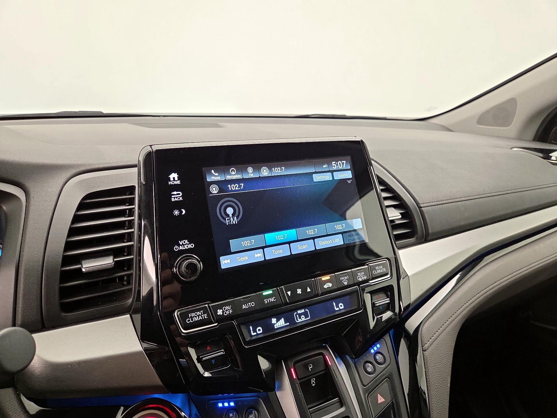 Thumbnail: 2018 Honda Odyssey - 16