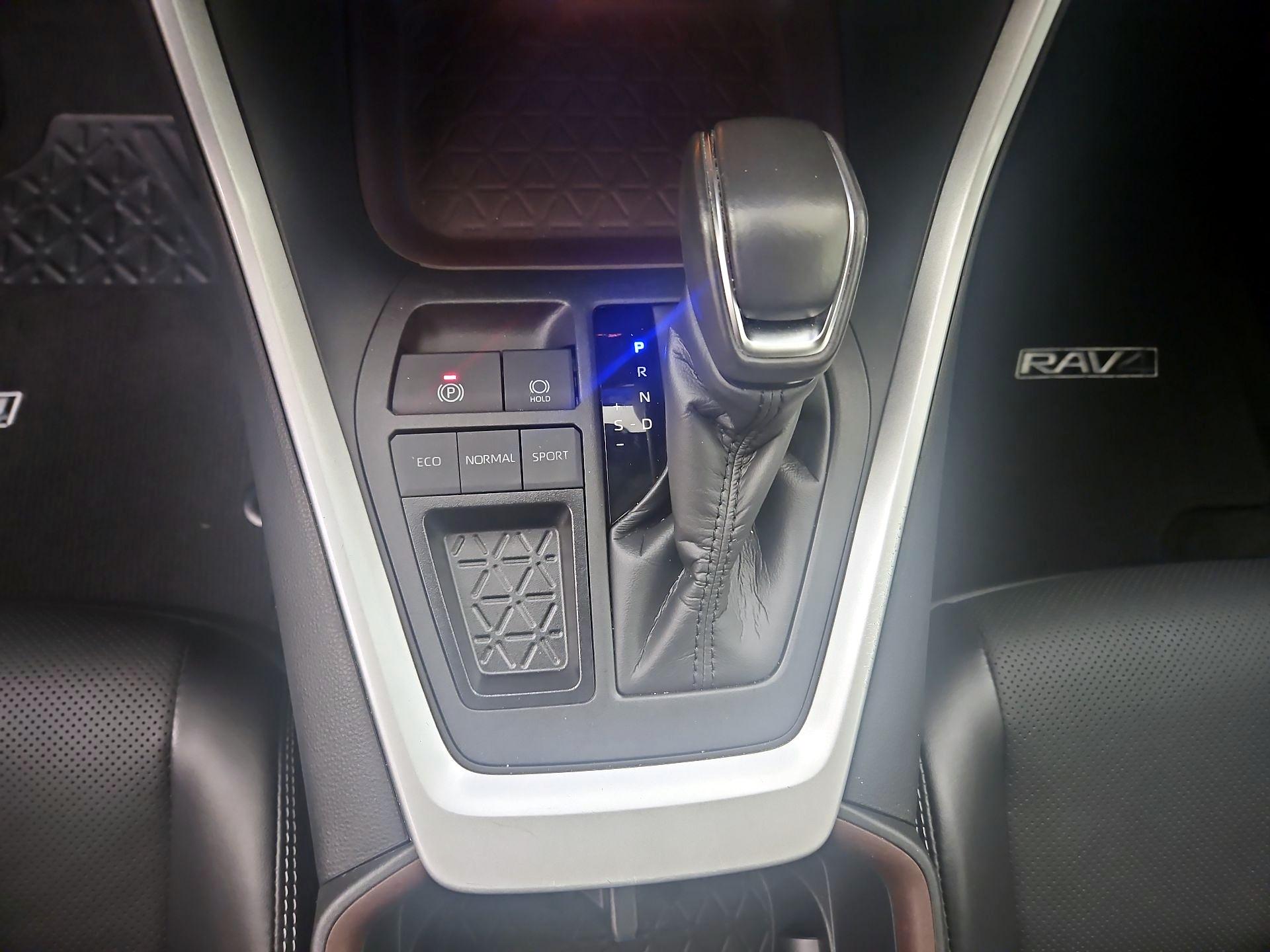 Thumbnail: 2023 Toyota RAV4 - 17