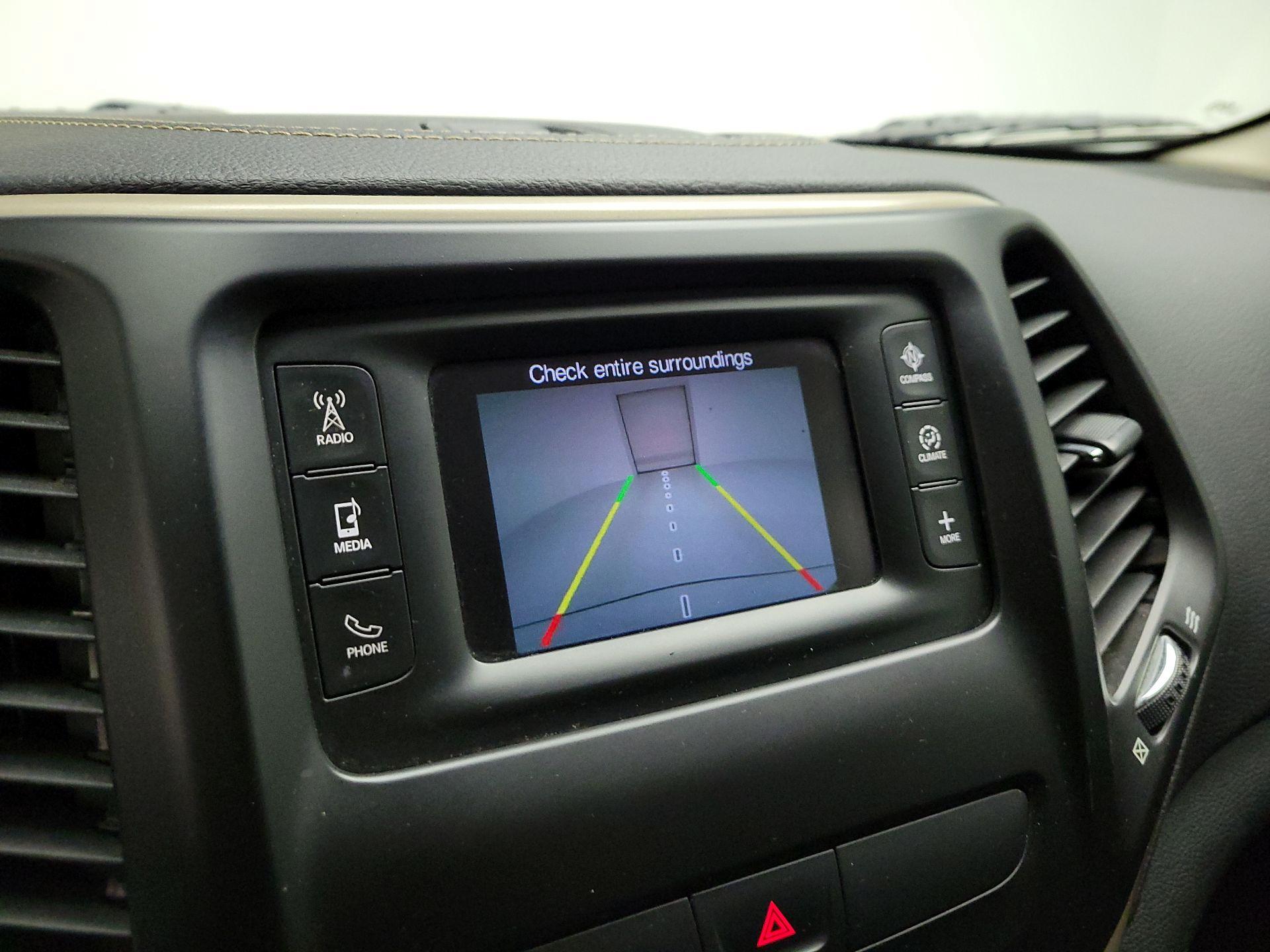 Thumbnail: 2016 Jeep Cherokee - 13