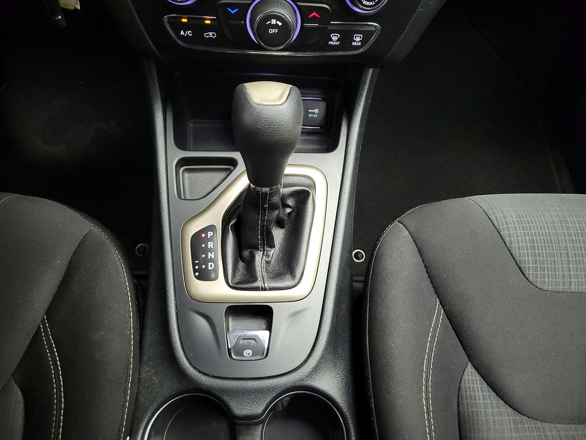 Thumbnail: 2016 Jeep Cherokee - 16
