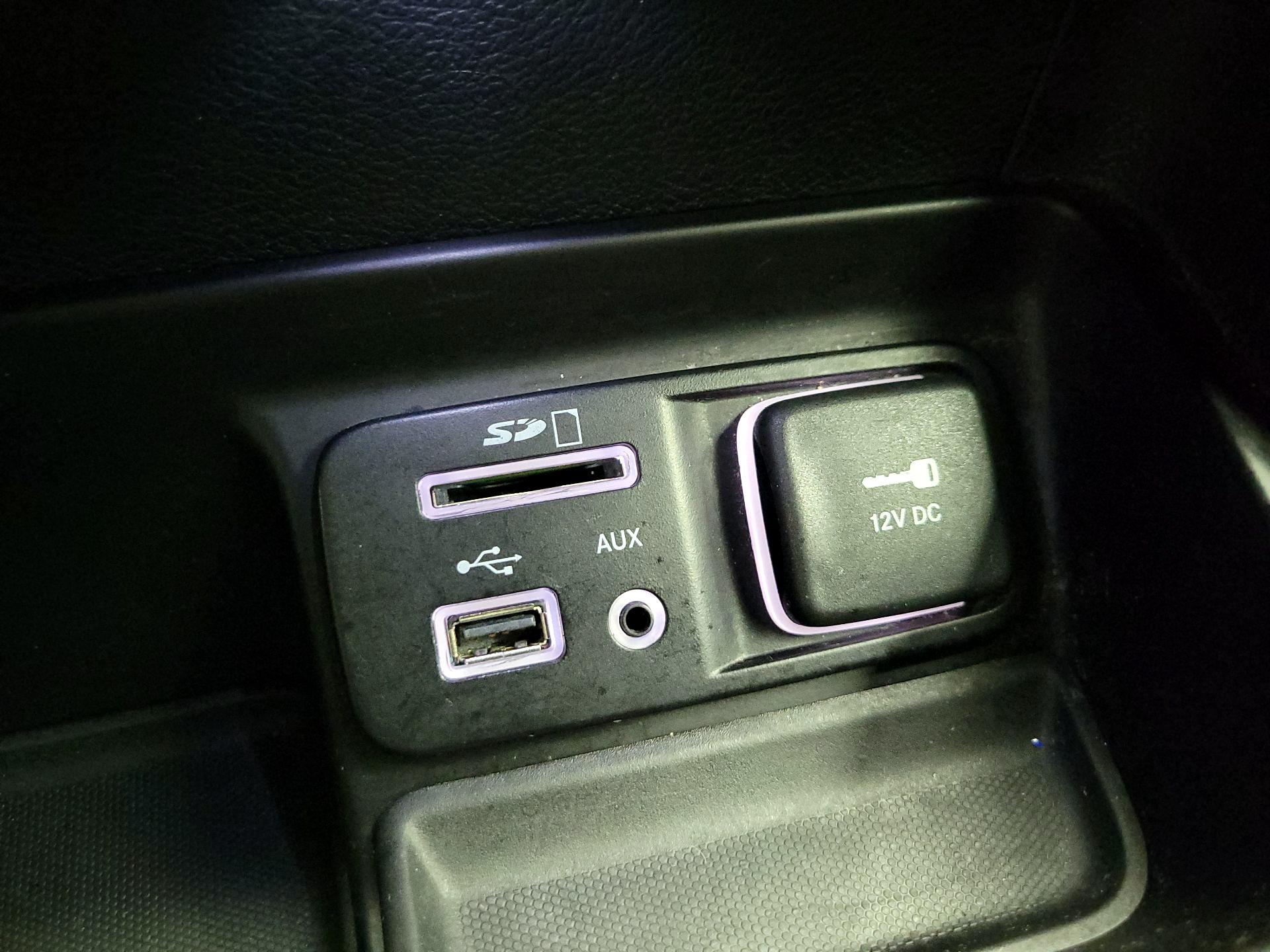 Thumbnail: 2016 Jeep Cherokee - 17