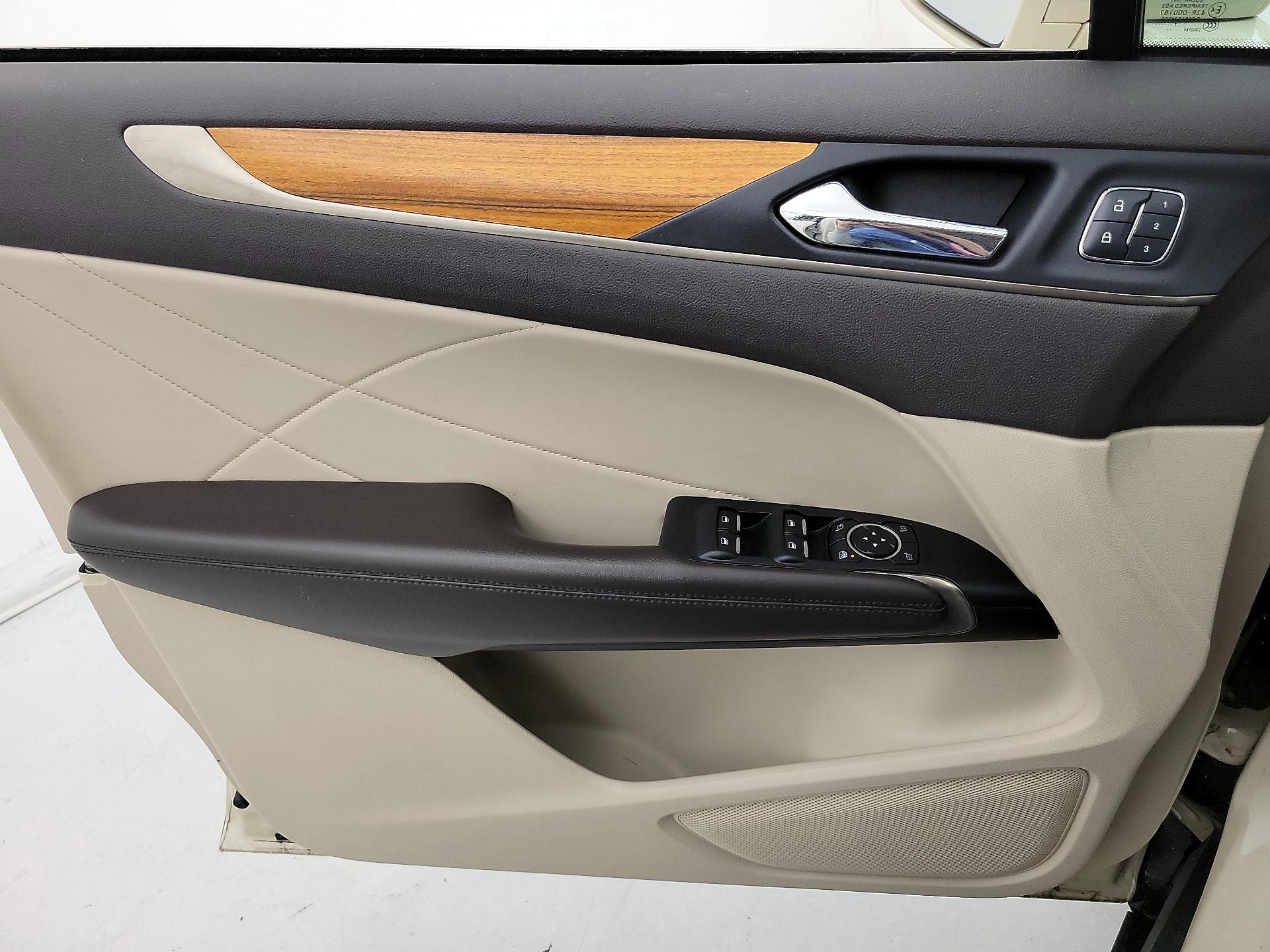 Thumbnail: 2018 Lincoln MKC - 12