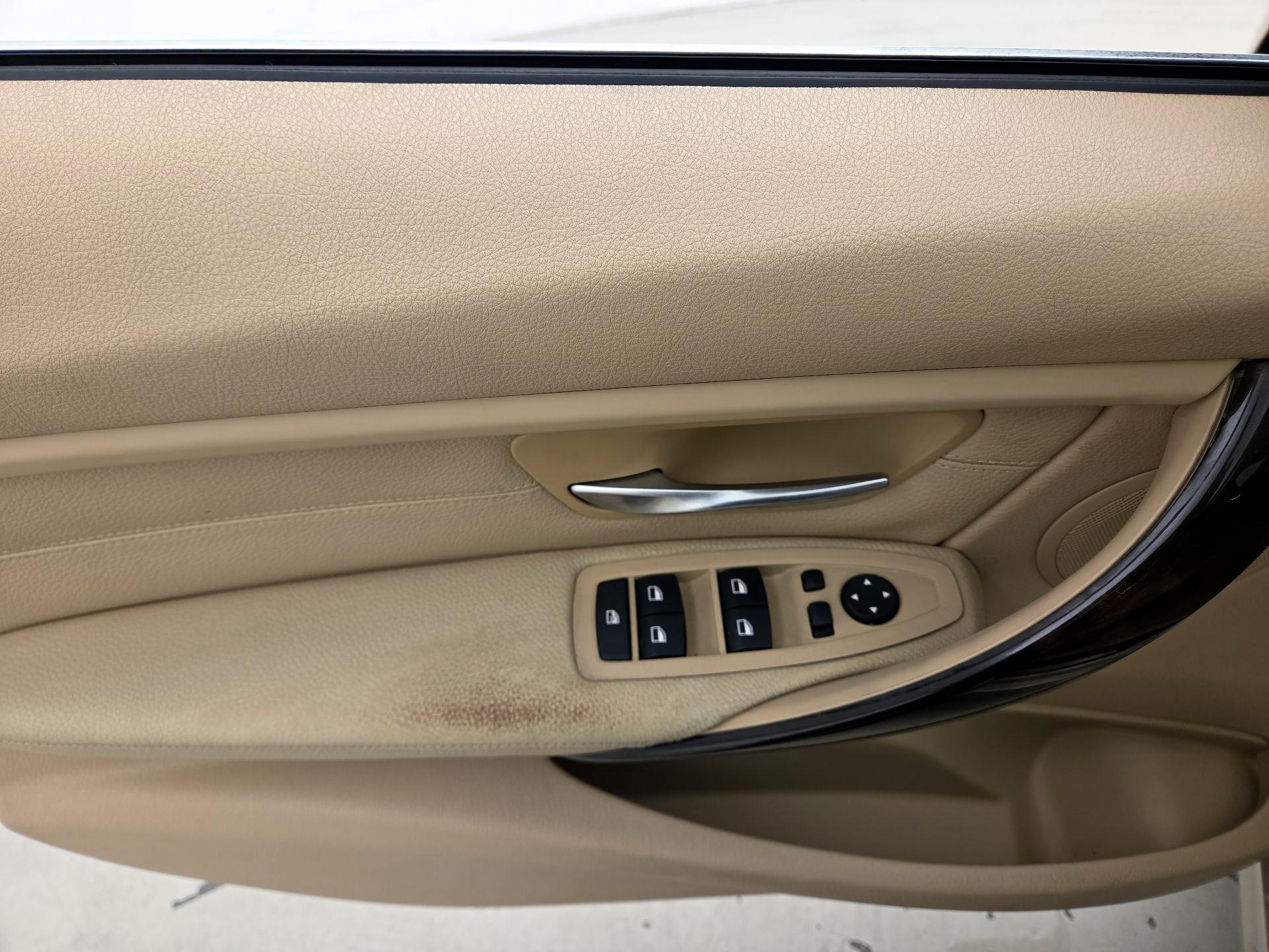 Thumbnail: 2015 BMW 3 Series - 12