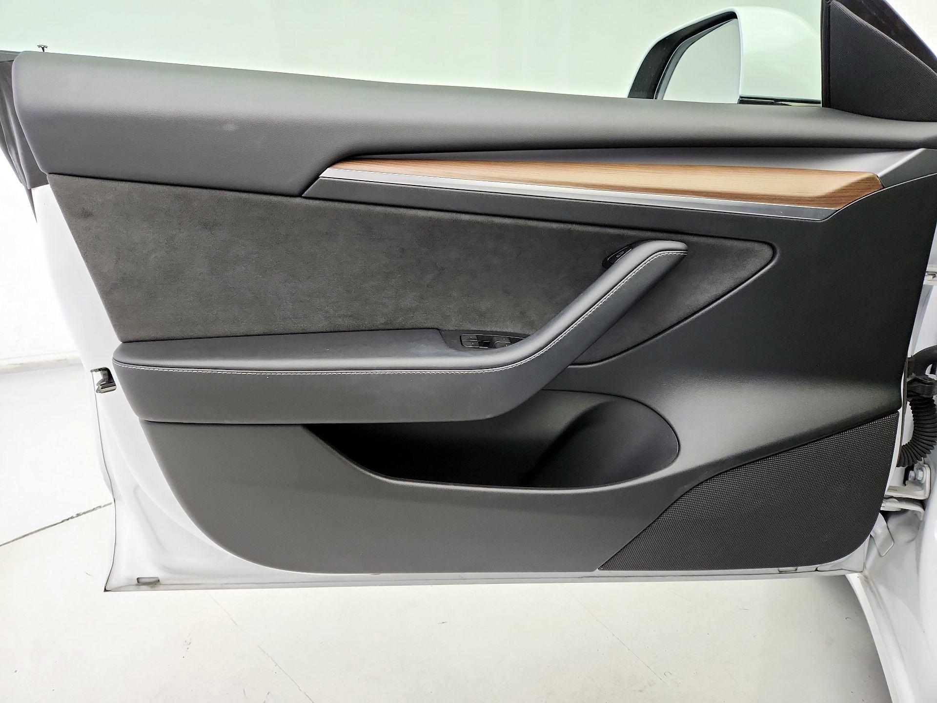 Thumbnail: 2023 Tesla Model 3 - 12
