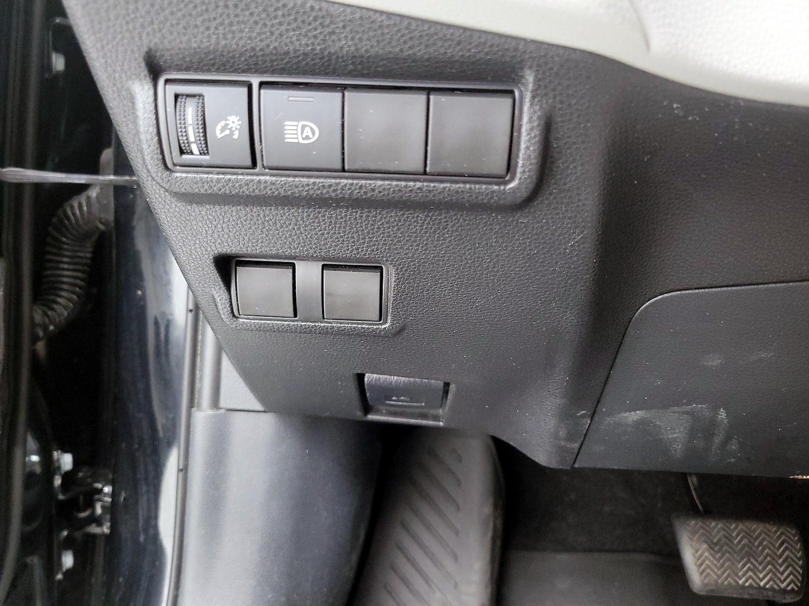 2025 Toyota Corolla Cross LE - Photo 14