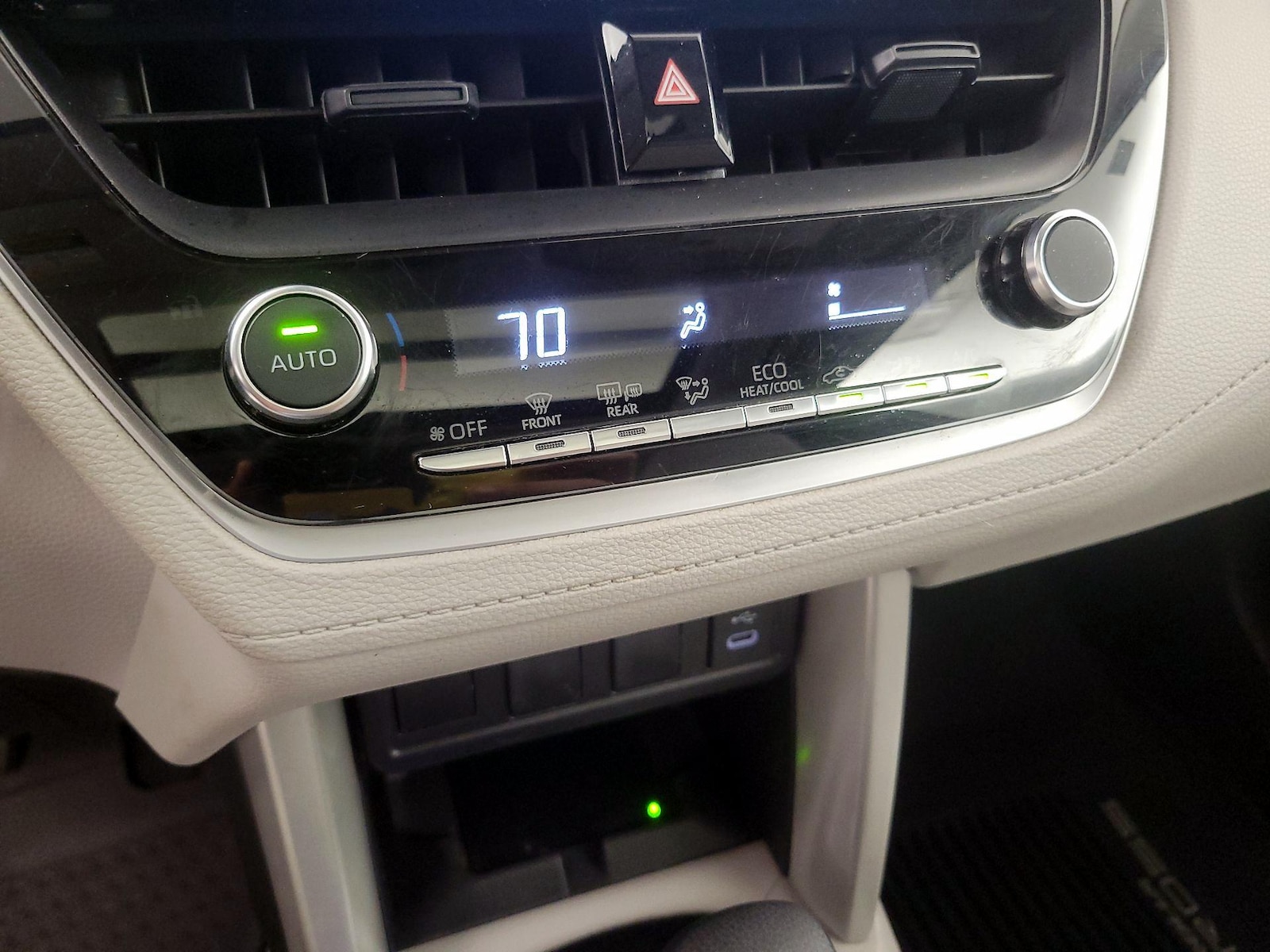2025 Toyota Corolla Cross LE - Photo 17