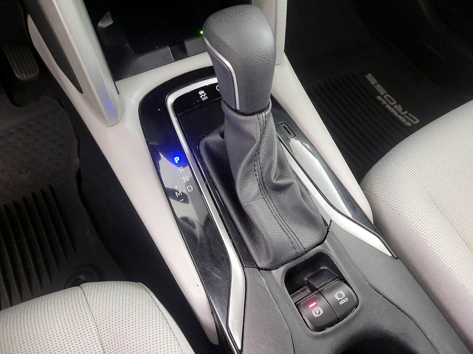 2025 Toyota Corolla Cross LE - Photo 18
