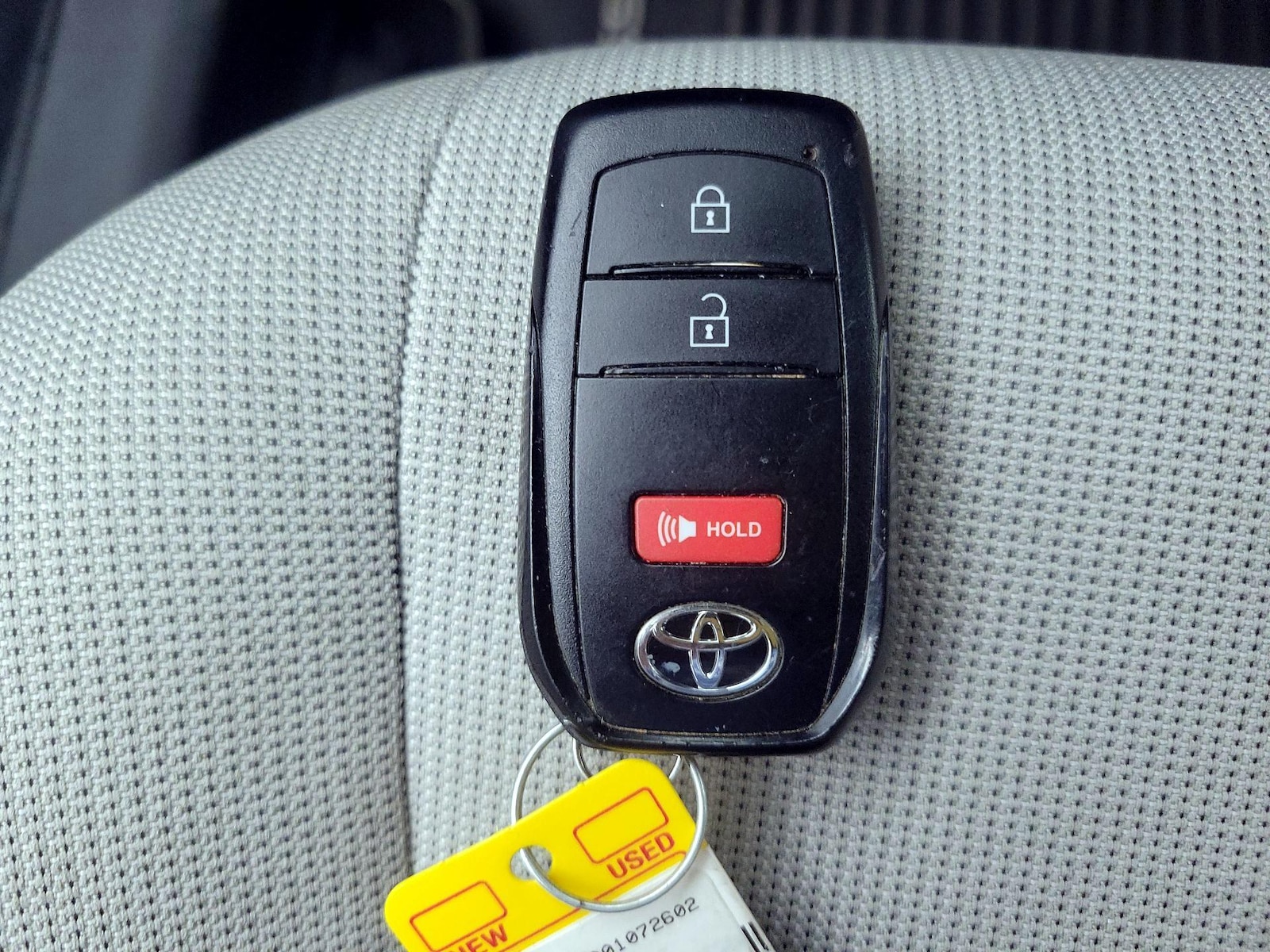 2025 Toyota Corolla Cross LE - Photo 24