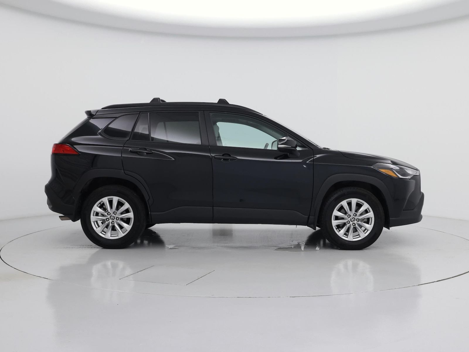 2025 Toyota Corolla Cross LE - Photo 8