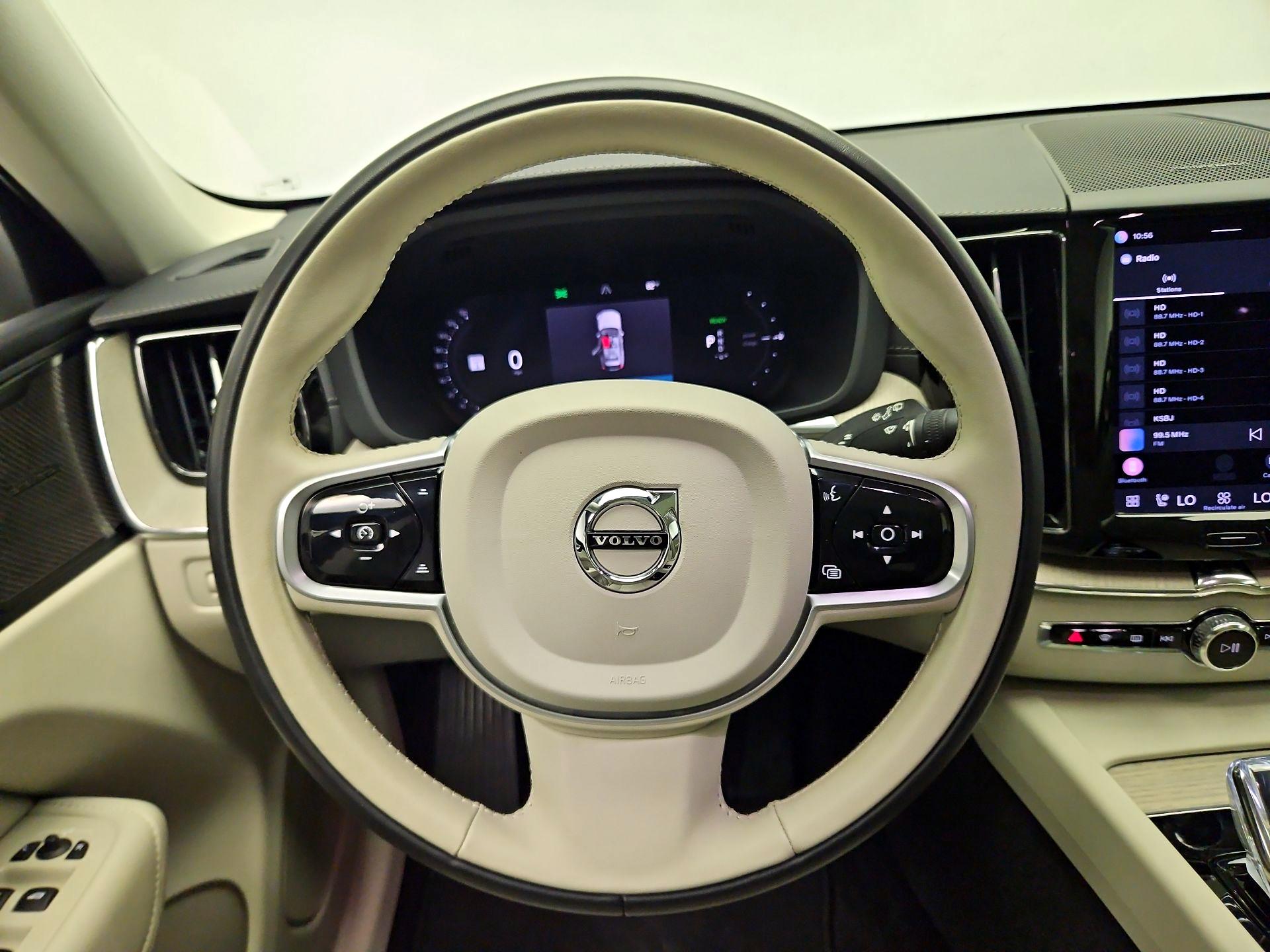 Thumbnail: 2022 Volvo XC60 - 10