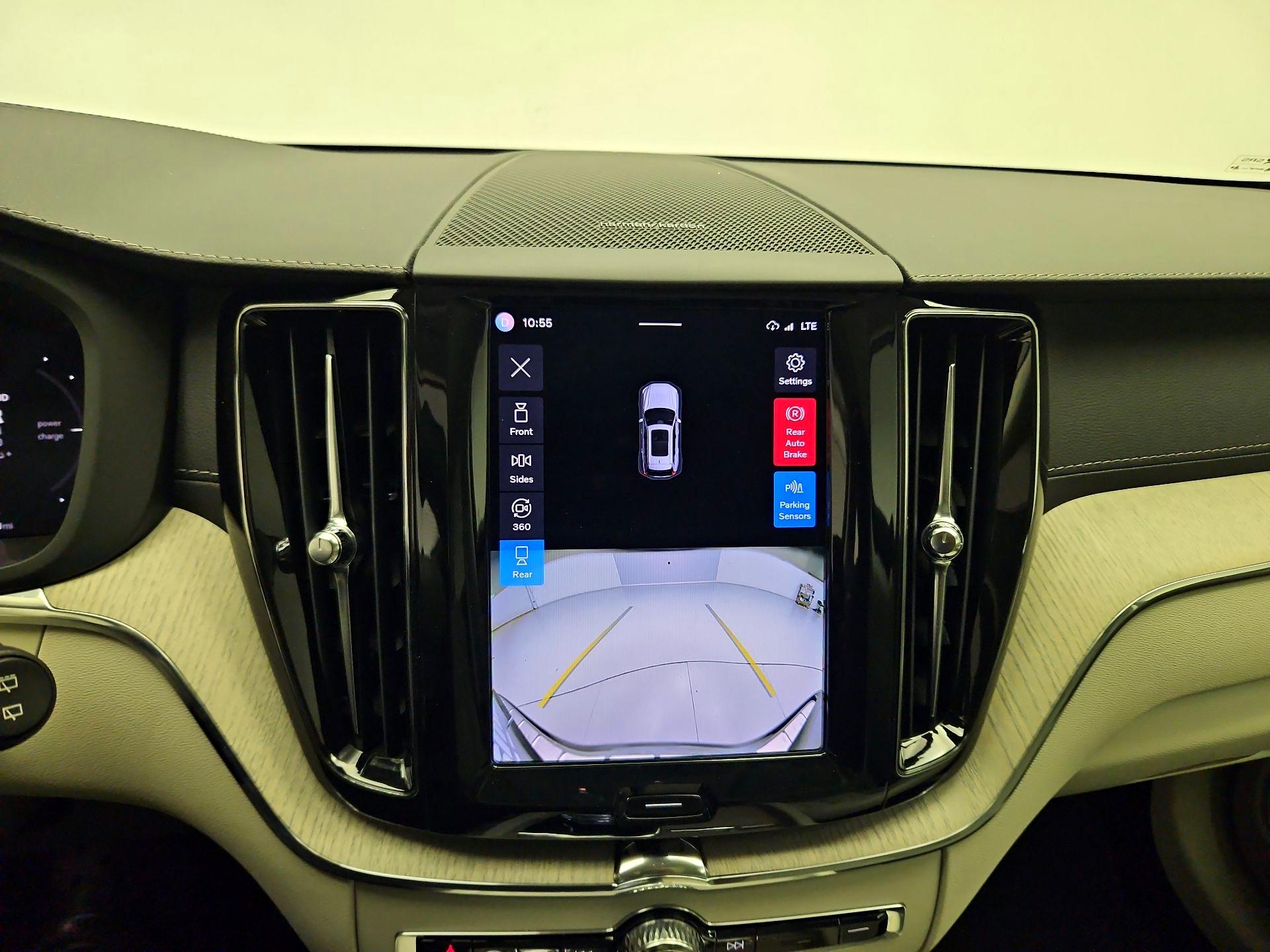 Thumbnail: 2022 Volvo XC60 - 13