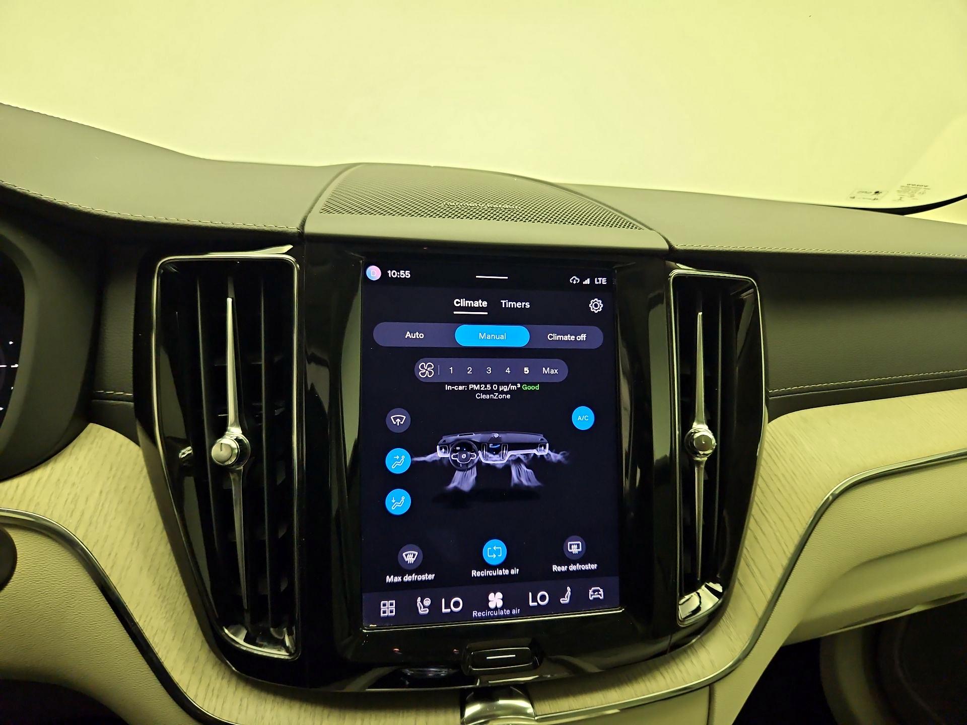 Thumbnail: 2022 Volvo XC60 - 15