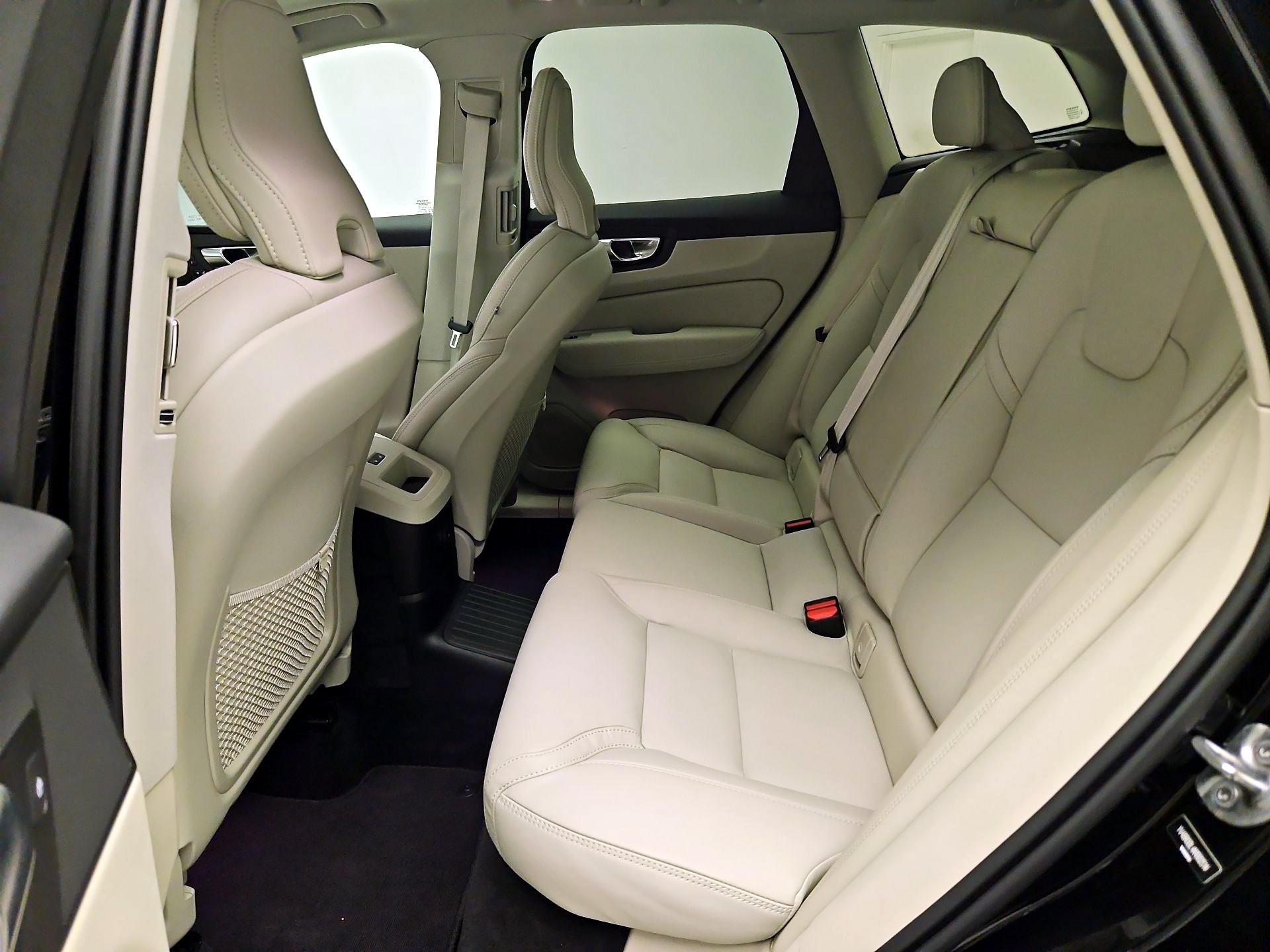 Thumbnail: 2022 Volvo XC60 - 17