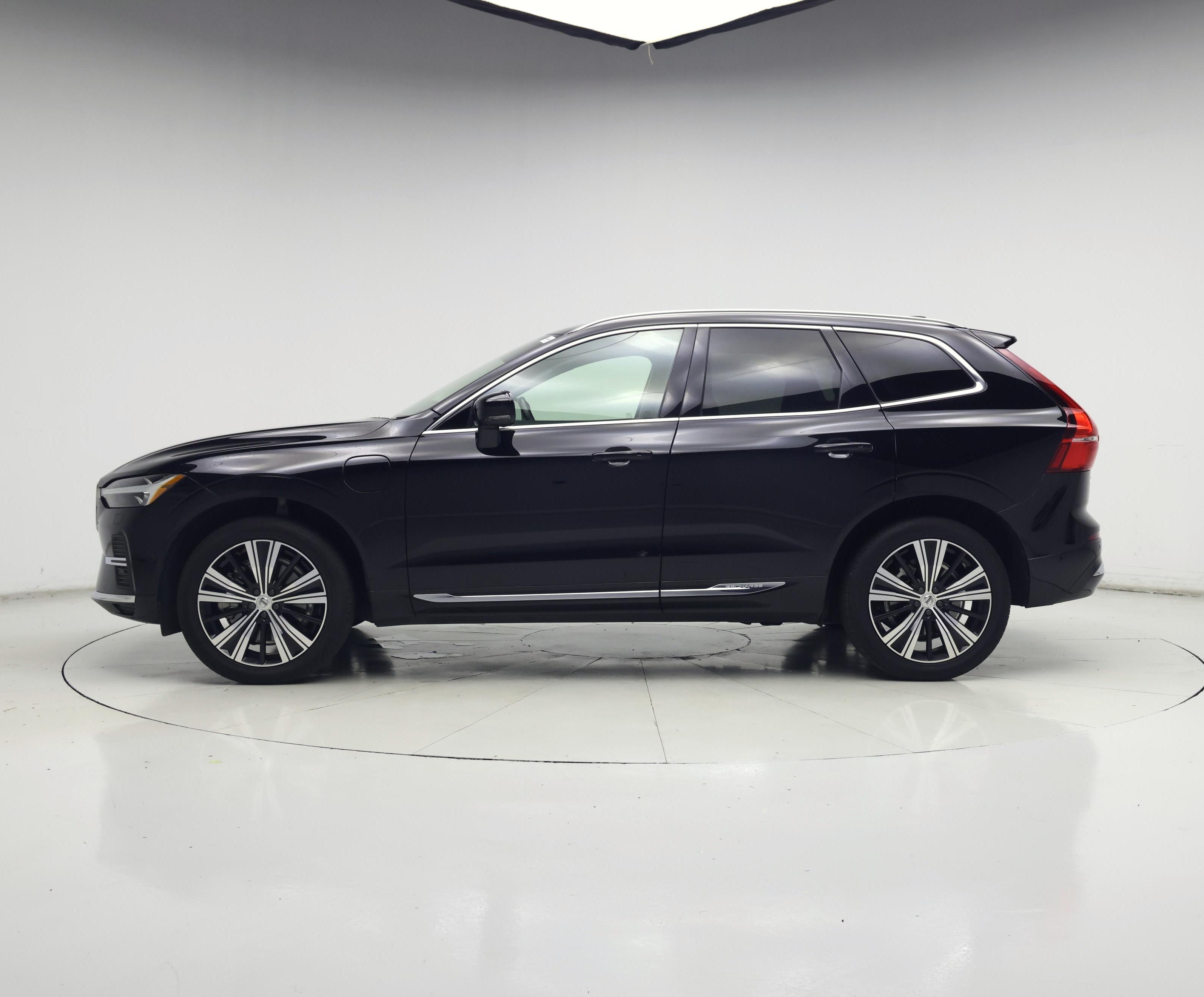 Thumbnail: 2022 Volvo XC60 - 3