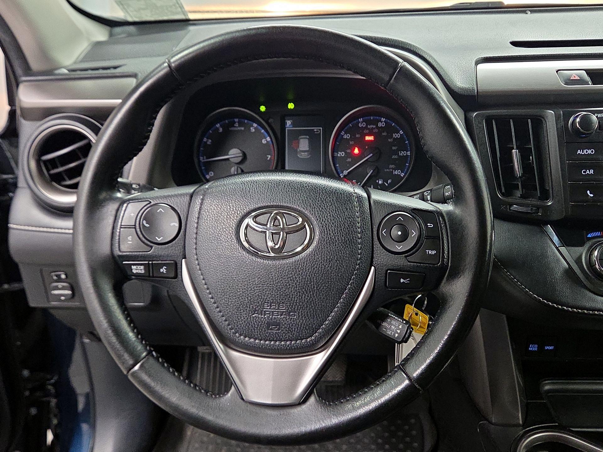 Thumbnail: 2018 Toyota RAV4 - 10