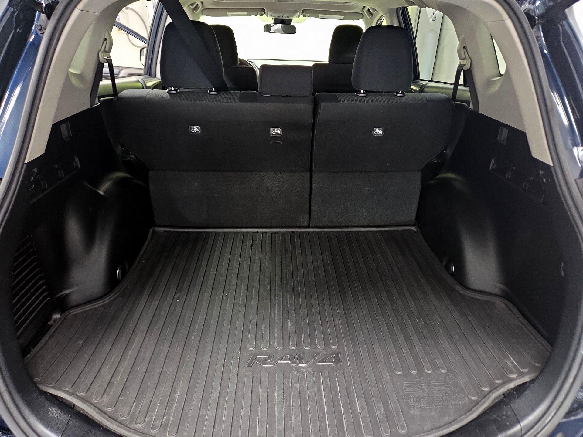 Thumbnail: 2018 Toyota RAV4 - 16