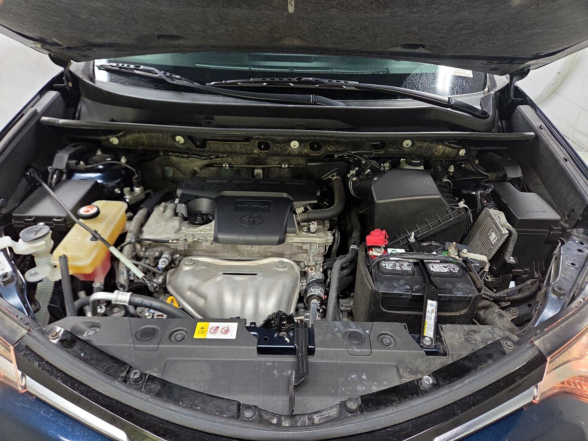 Thumbnail: 2018 Toyota RAV4 - 17