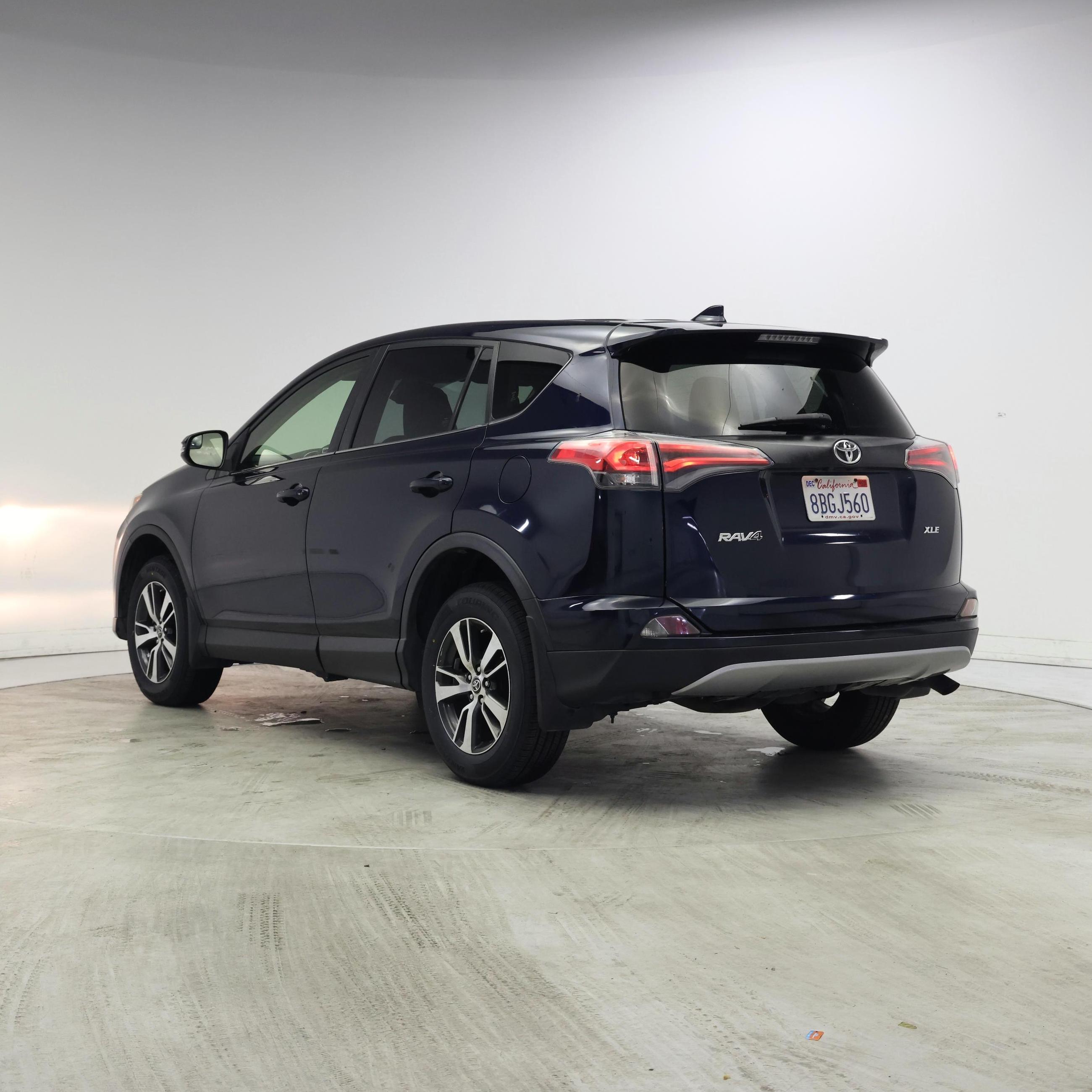 Thumbnail: 2018 Toyota RAV4 - 2