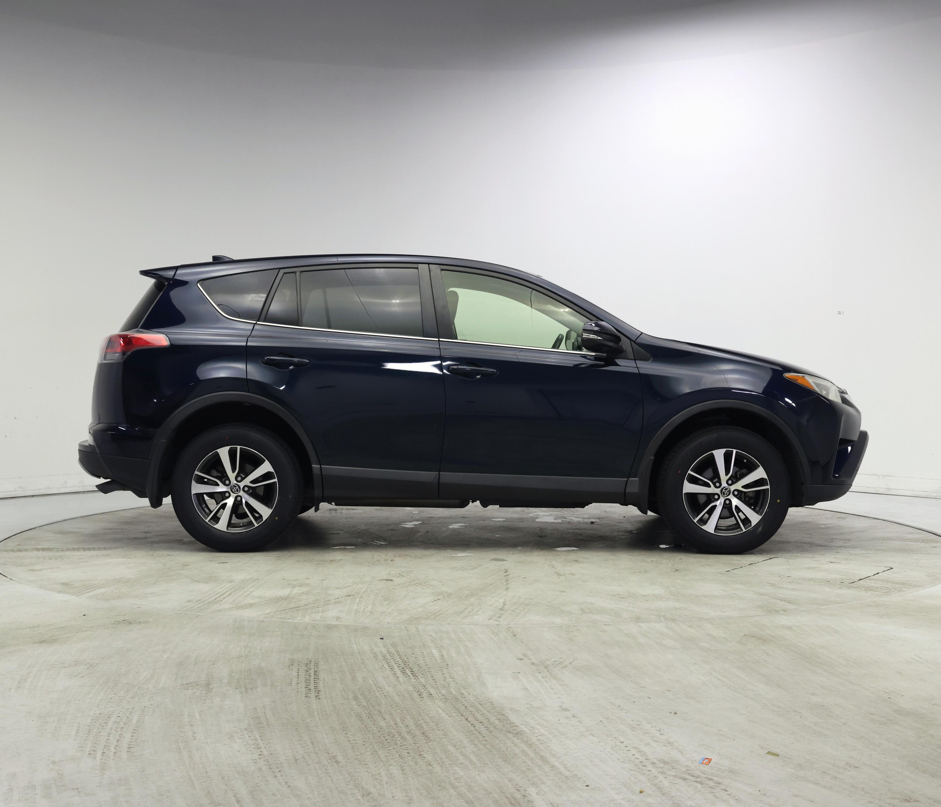 Thumbnail: 2018 Toyota RAV4 - 7
