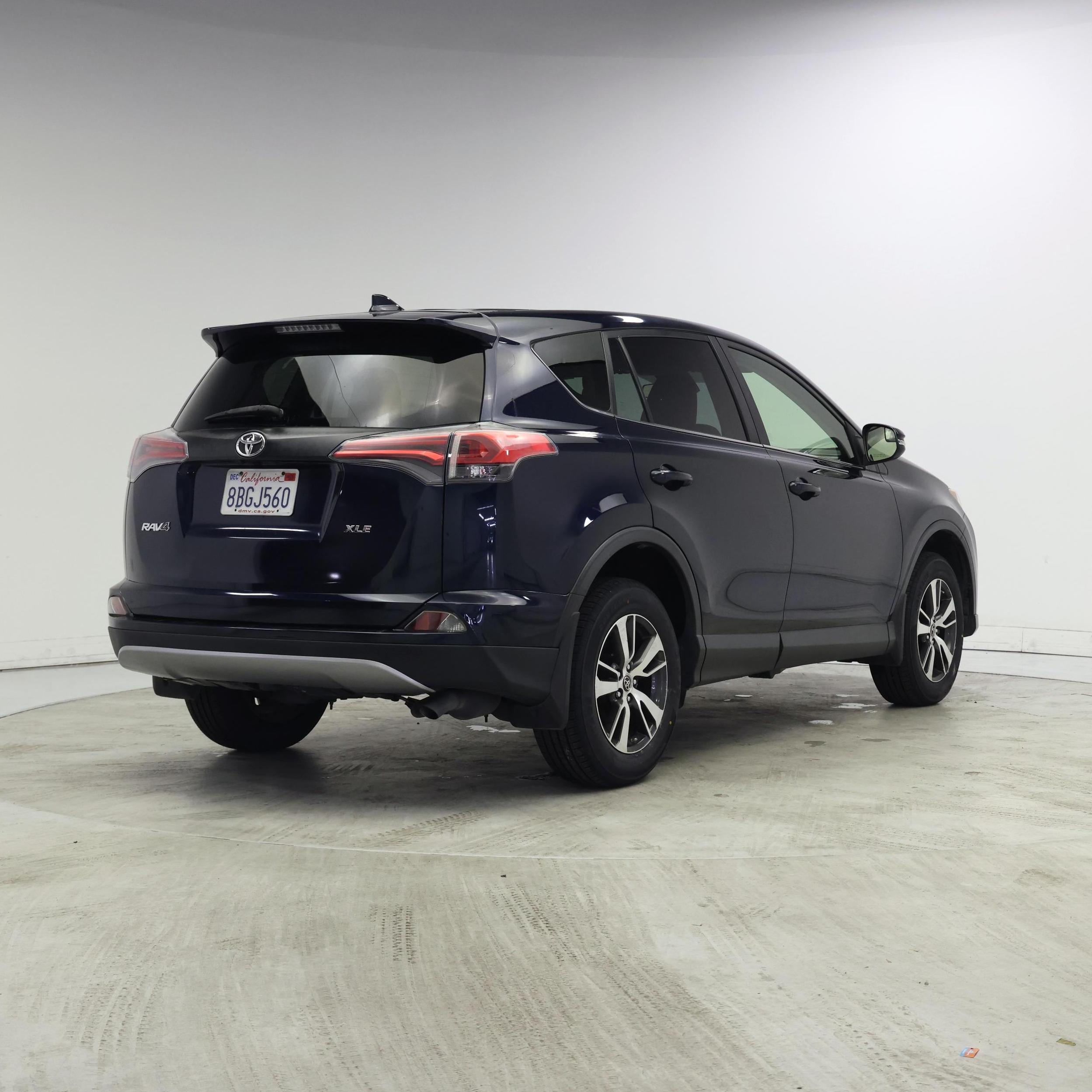 Thumbnail: 2018 Toyota RAV4 - 8
