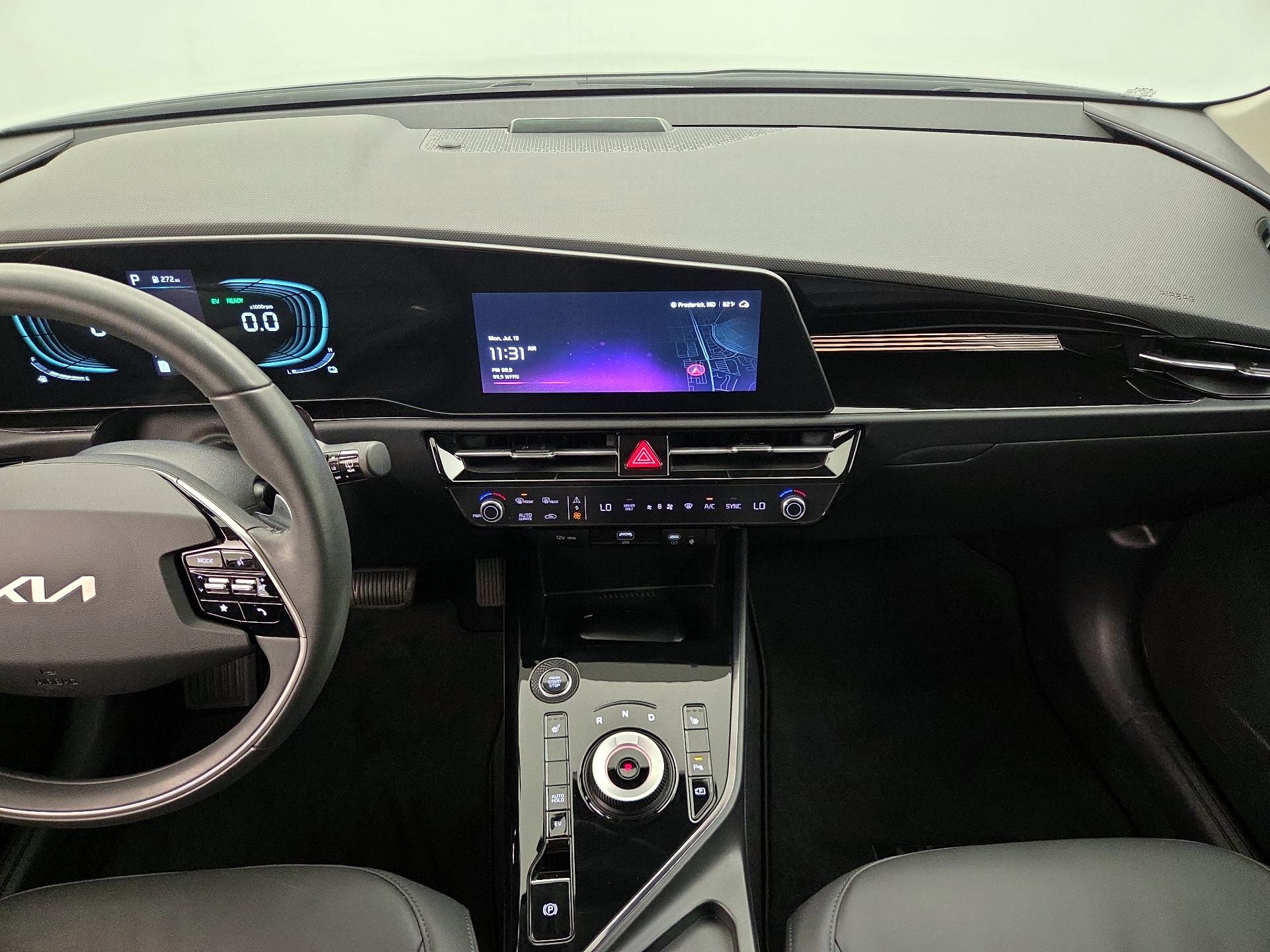 Thumbnail: 2024 Kia Niro - 9