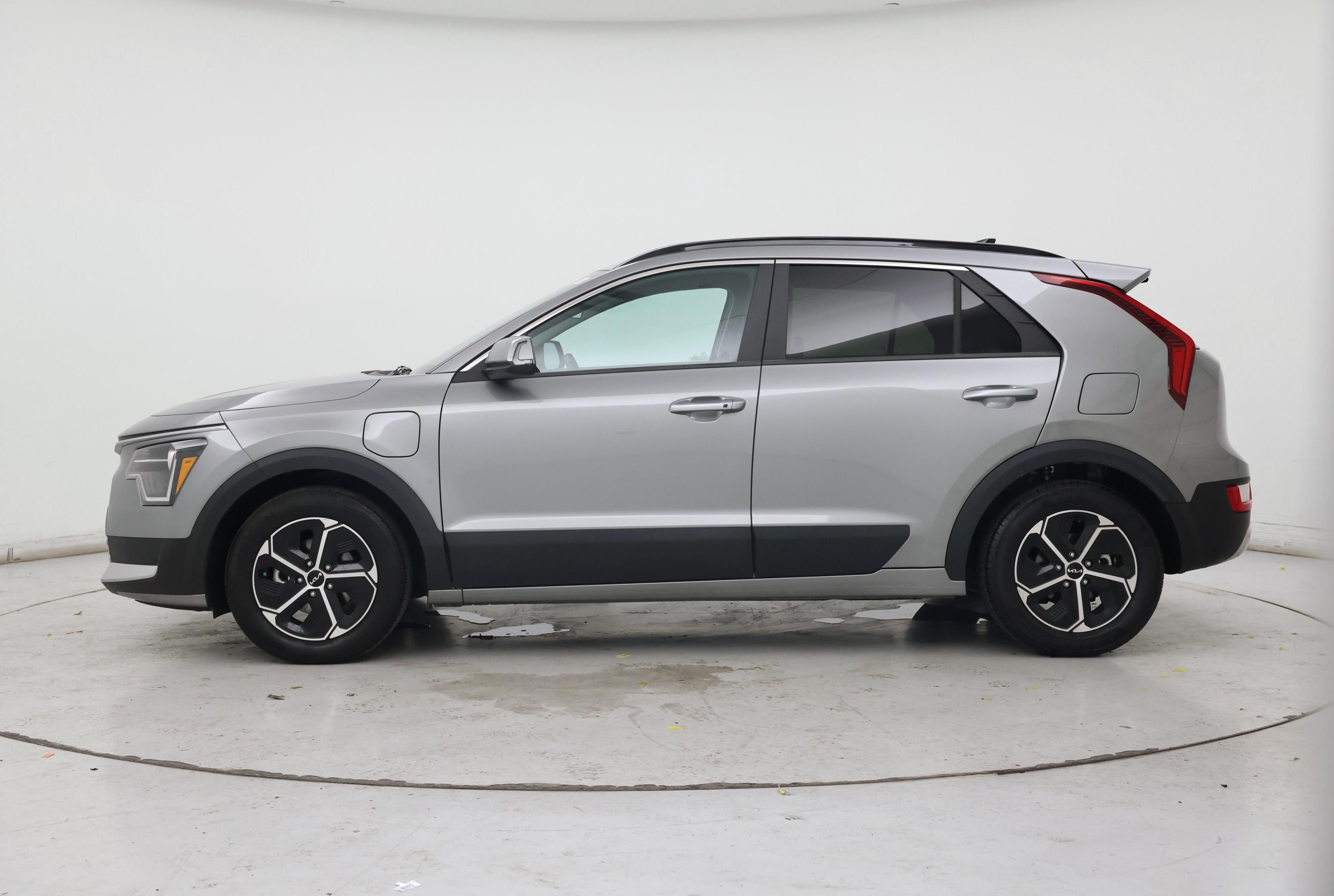 Thumbnail: 2024 Kia Niro - 3