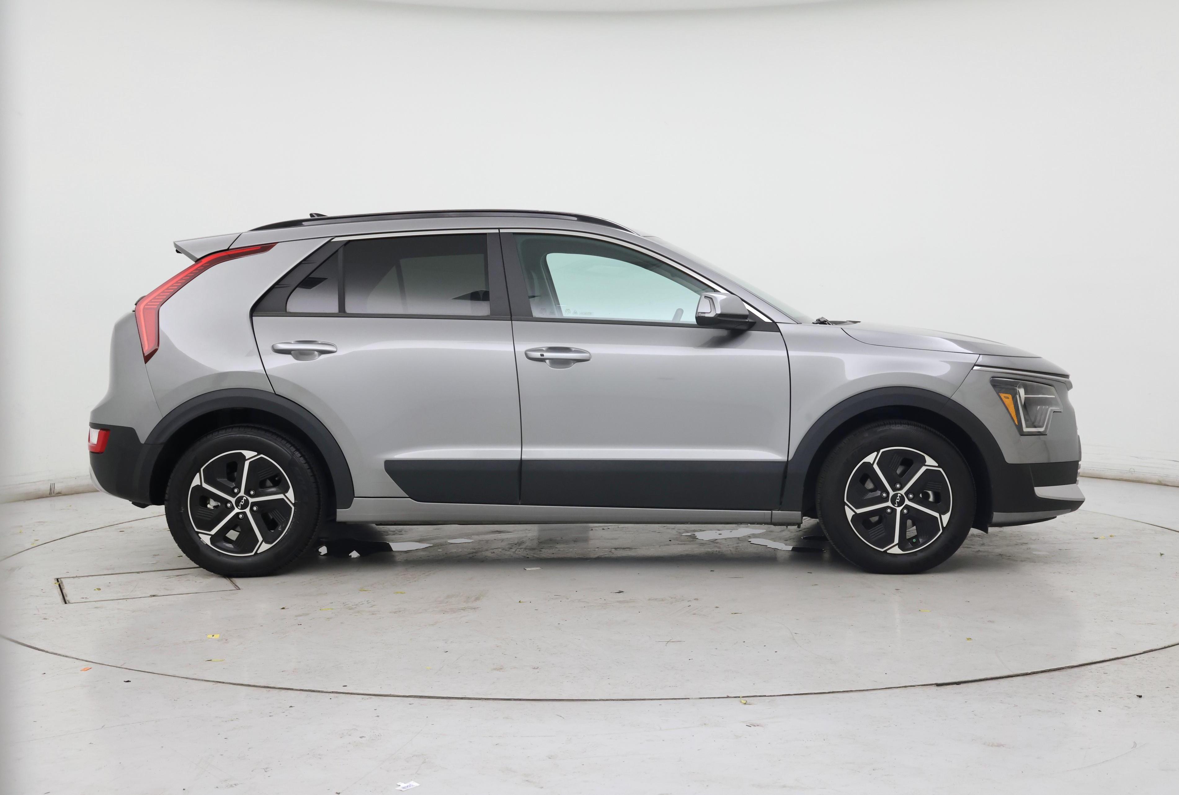 Thumbnail: 2024 Kia Niro - 7