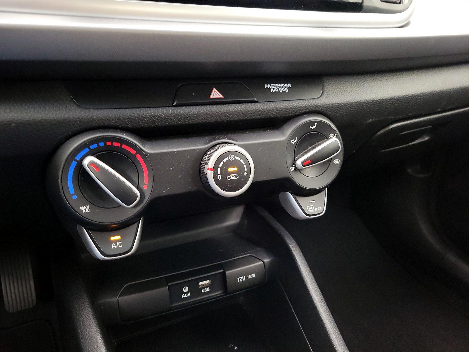 Thumbnail: 2020 Kia Rio - 16