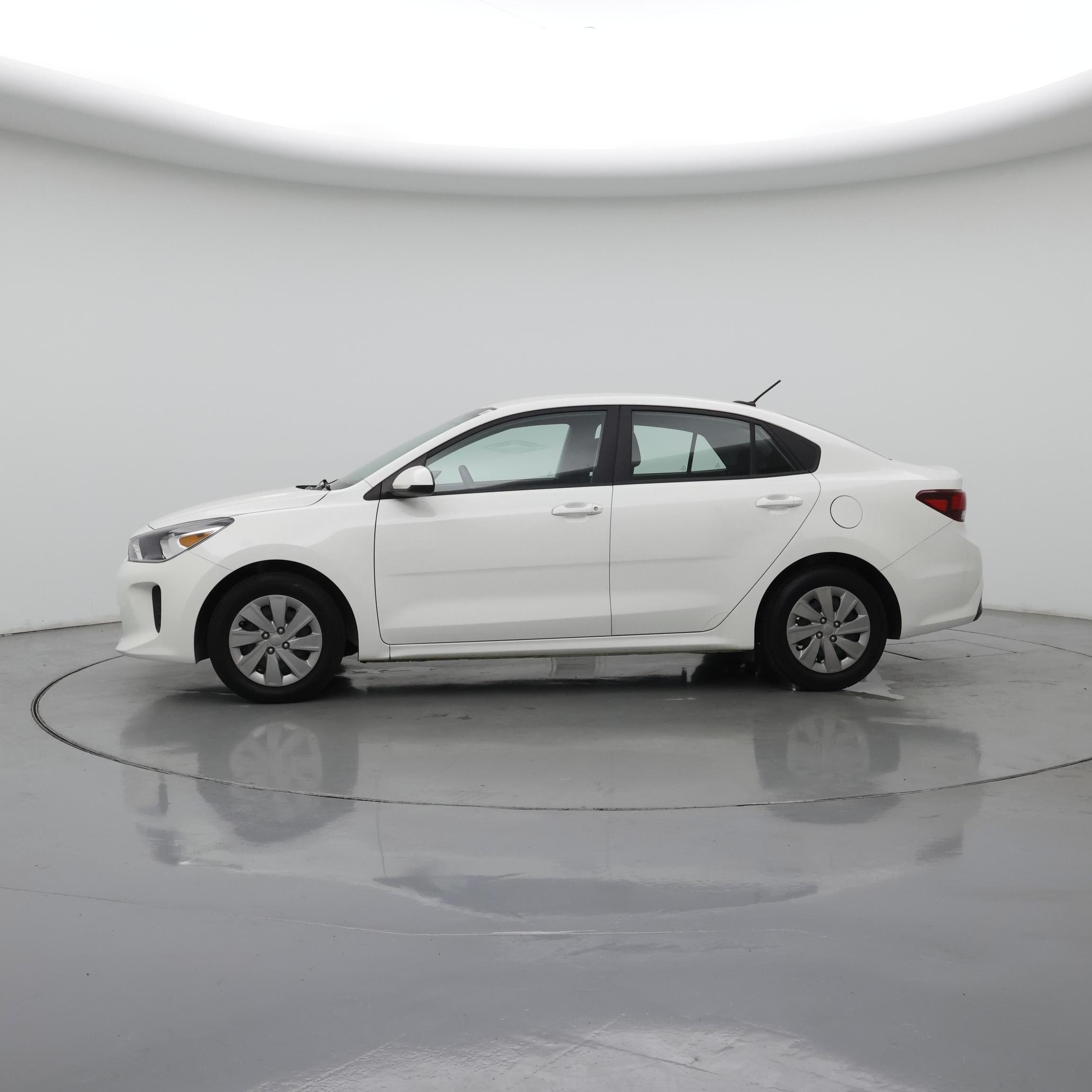 Thumbnail: 2020 Kia Rio - 3