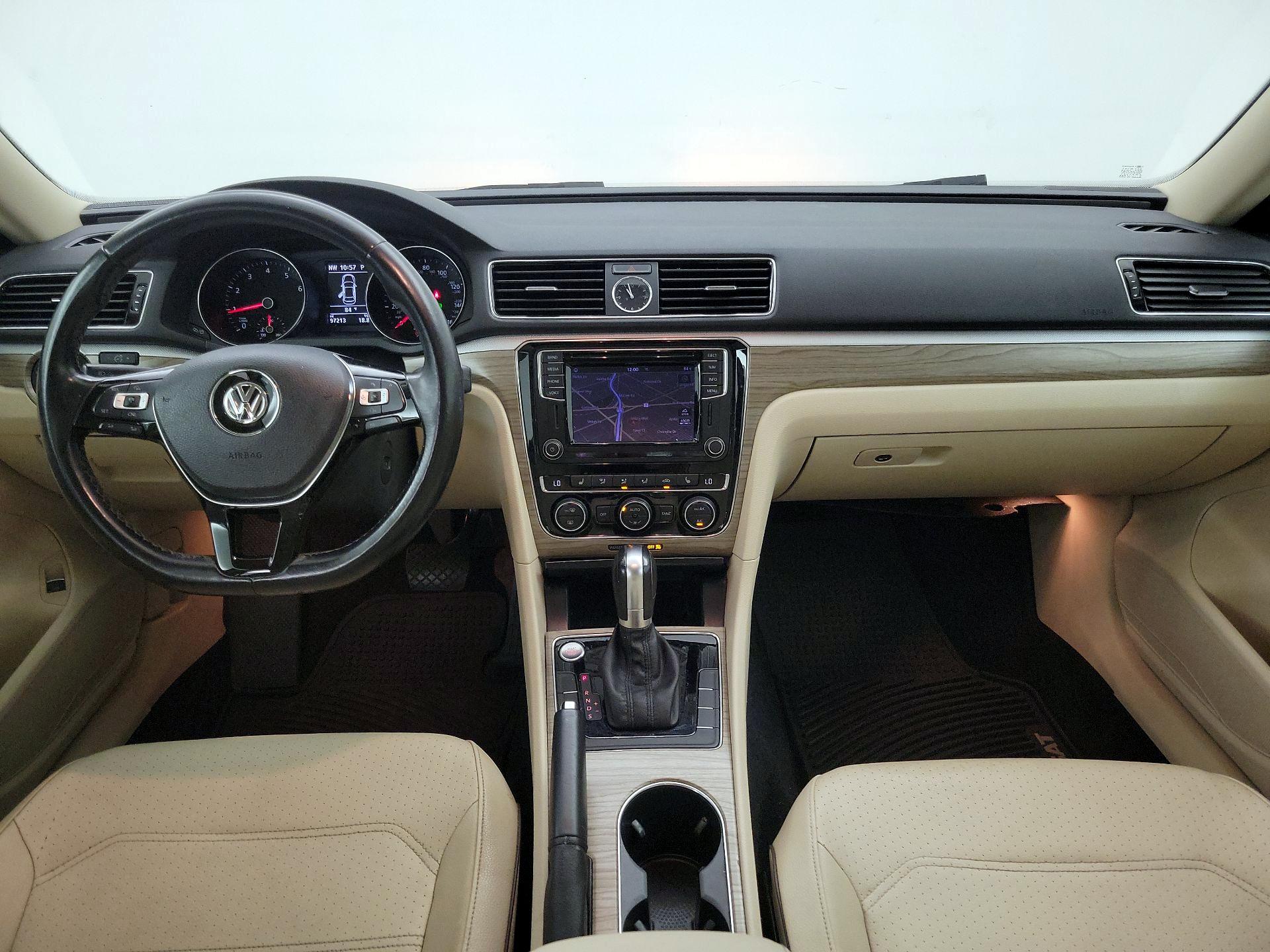 Thumbnail: 2016 Volkswagen Passat - 9