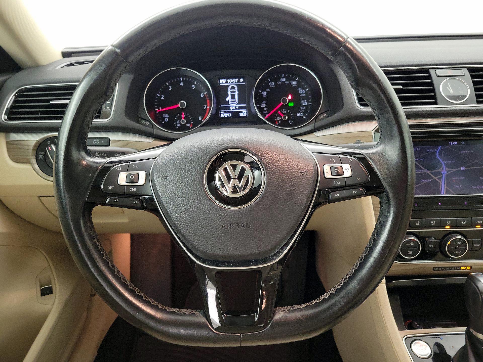 Thumbnail: 2016 Volkswagen Passat - 10