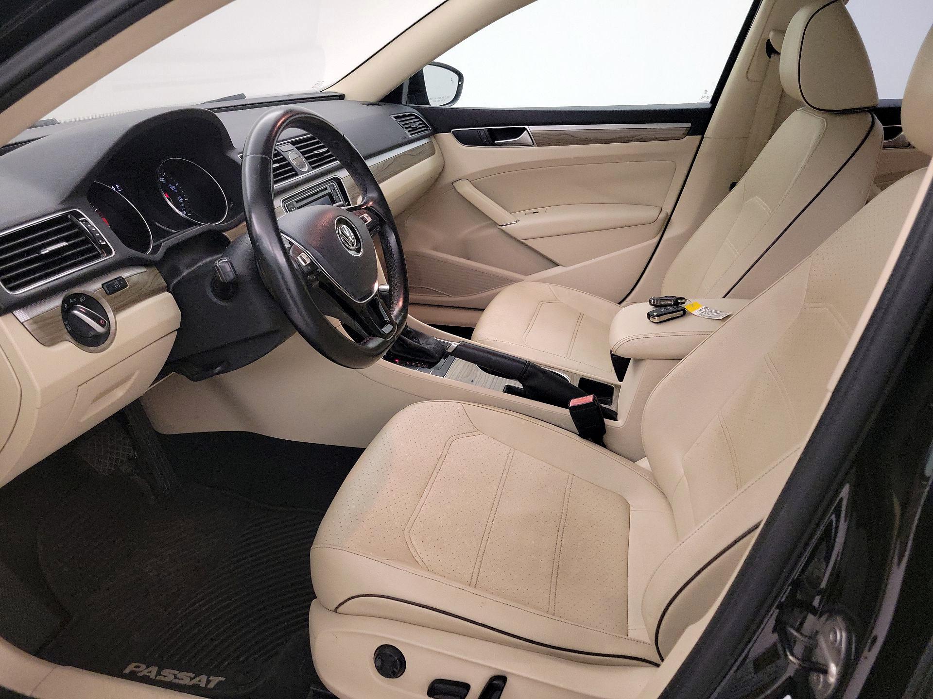 Thumbnail: 2016 Volkswagen Passat - 11
